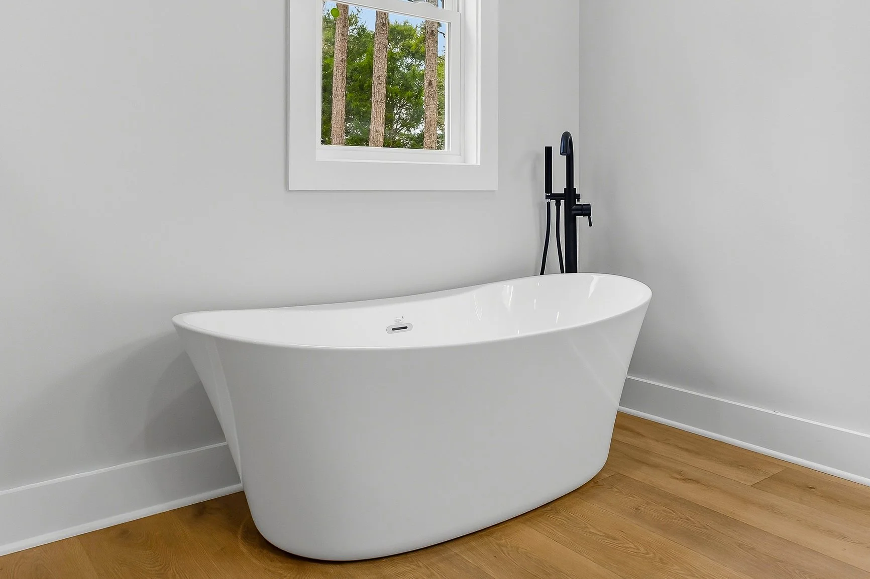 Free standing tub