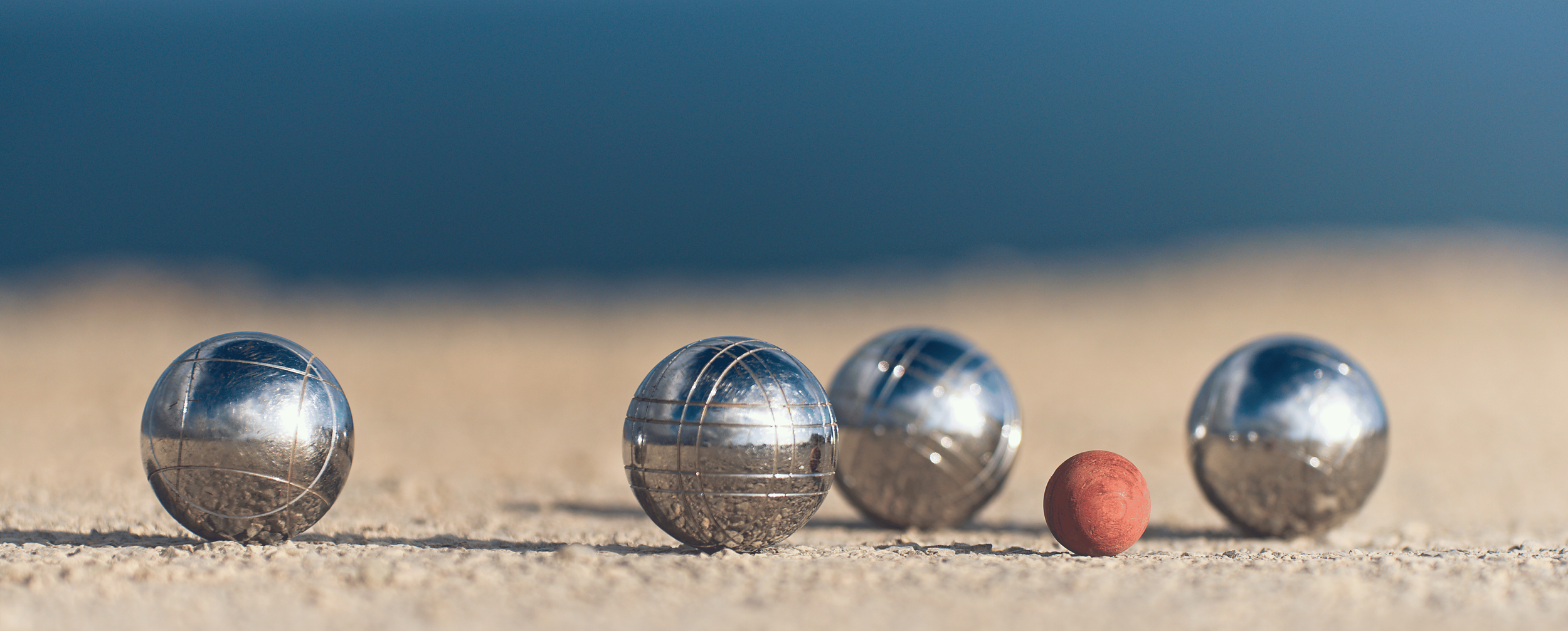 boule de pétanque sur sol