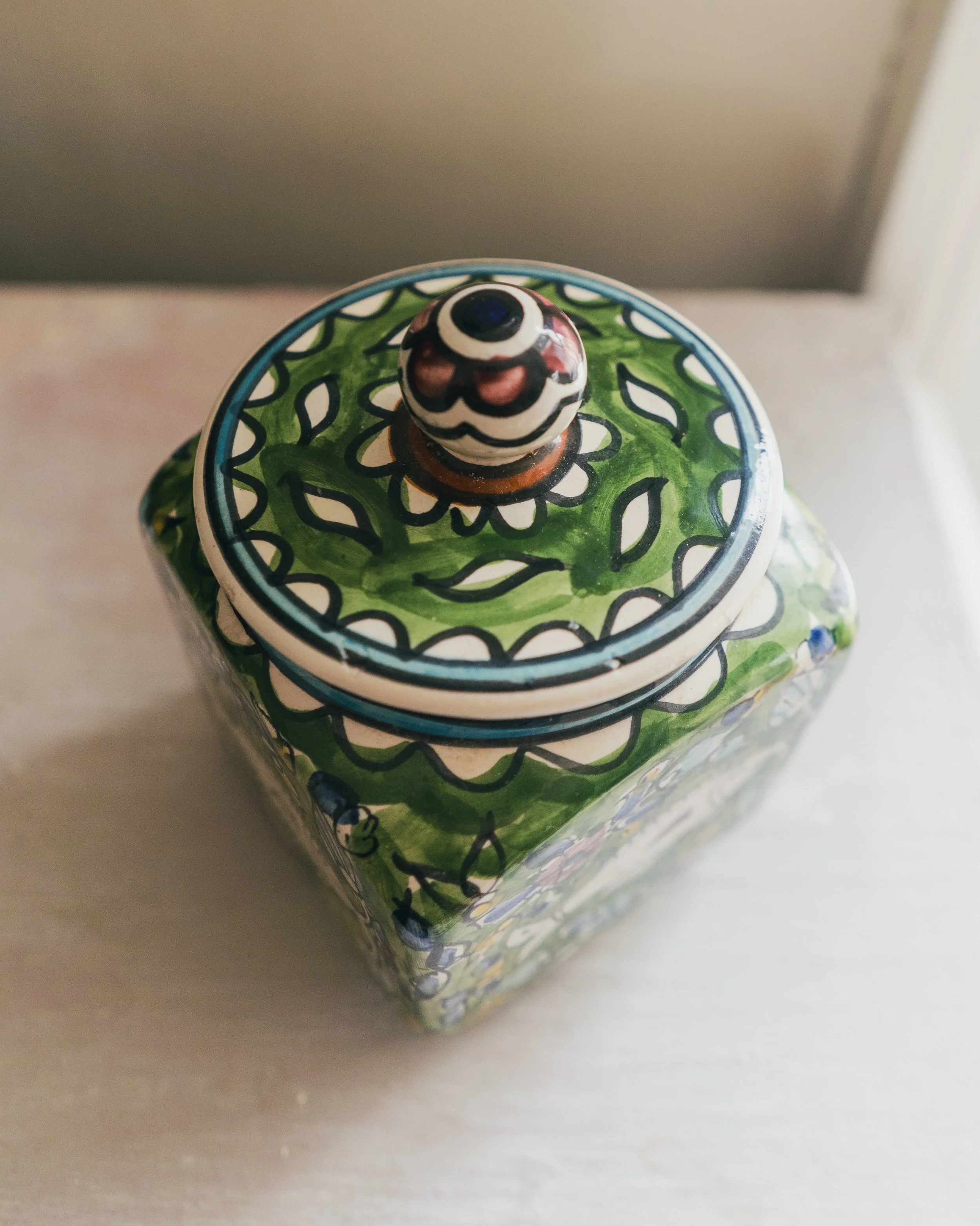 vinatge-ceramic-pot.jpg
