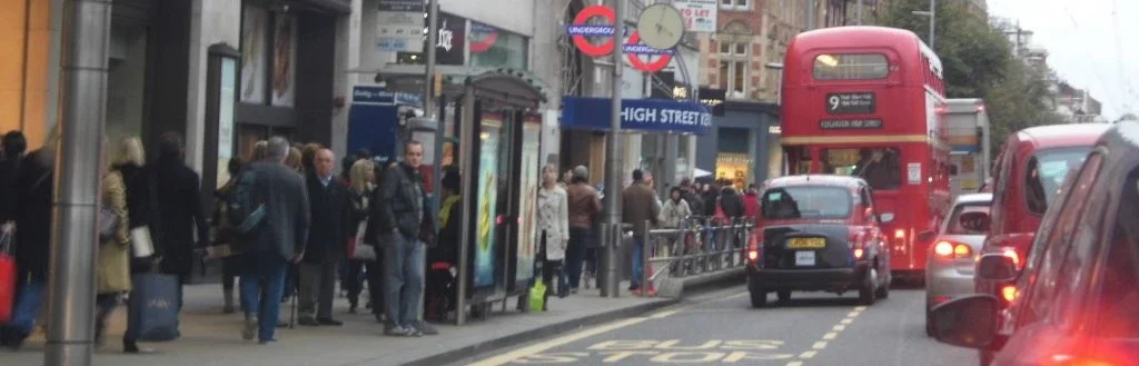 High Street Kensington Cyclists risking their lives 2 1/2 years after cycle lanes removed