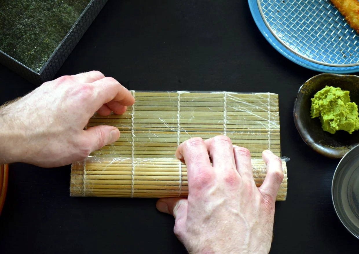 How to shape maki sushi perfectly