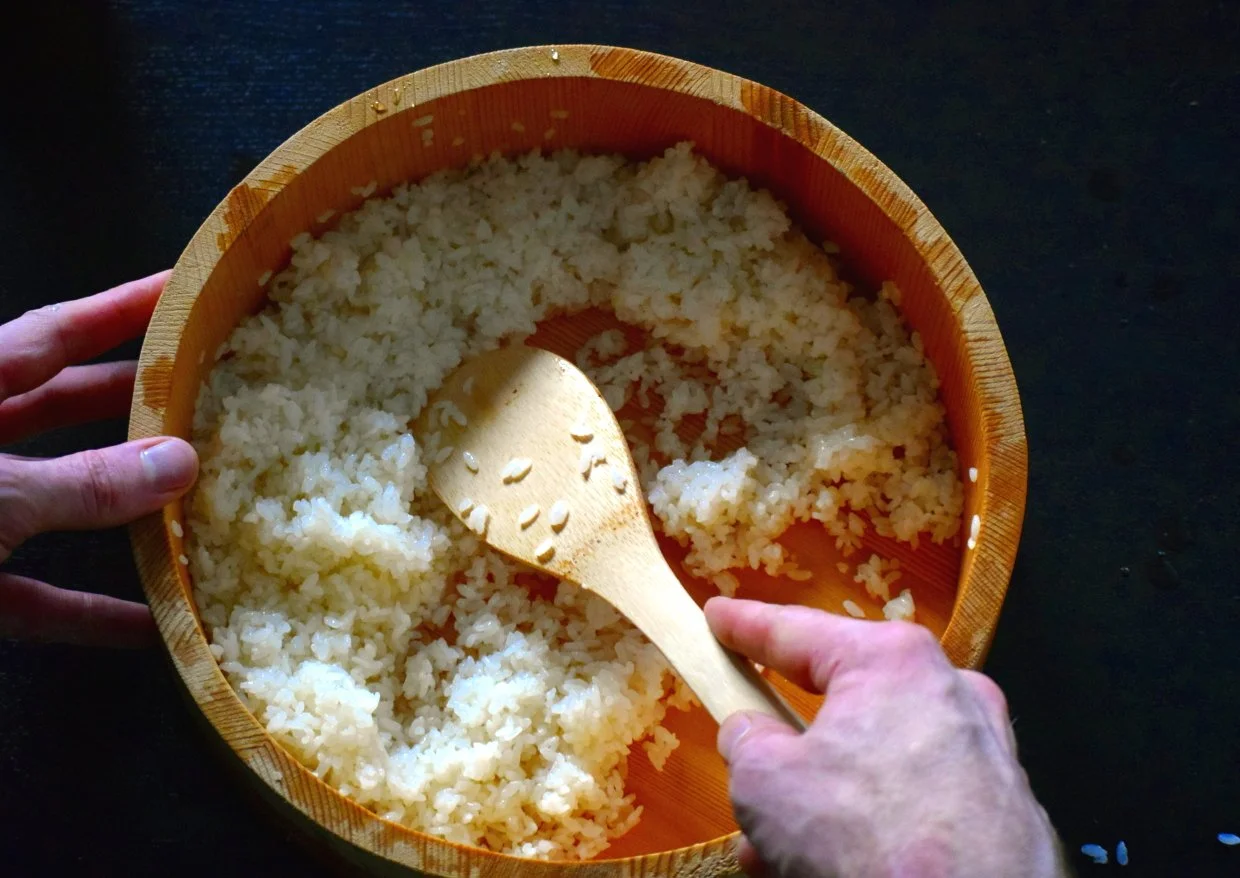 Seasoning sushi rice