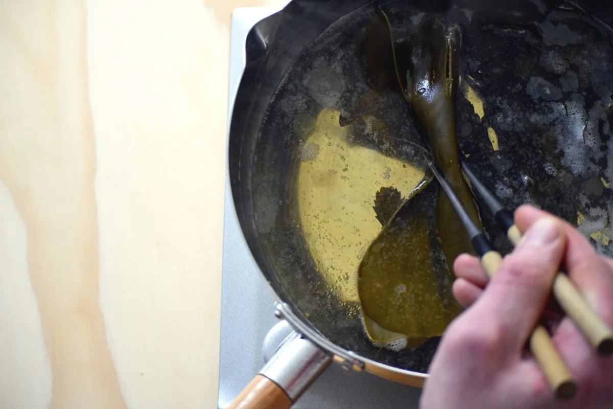 Making kombu dashi