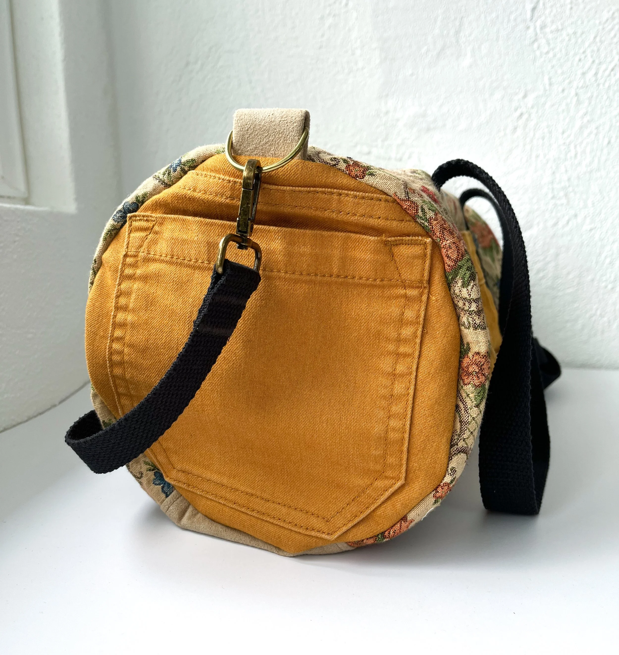 CipollaDuffleBag_VintageYellow_Side.jpg