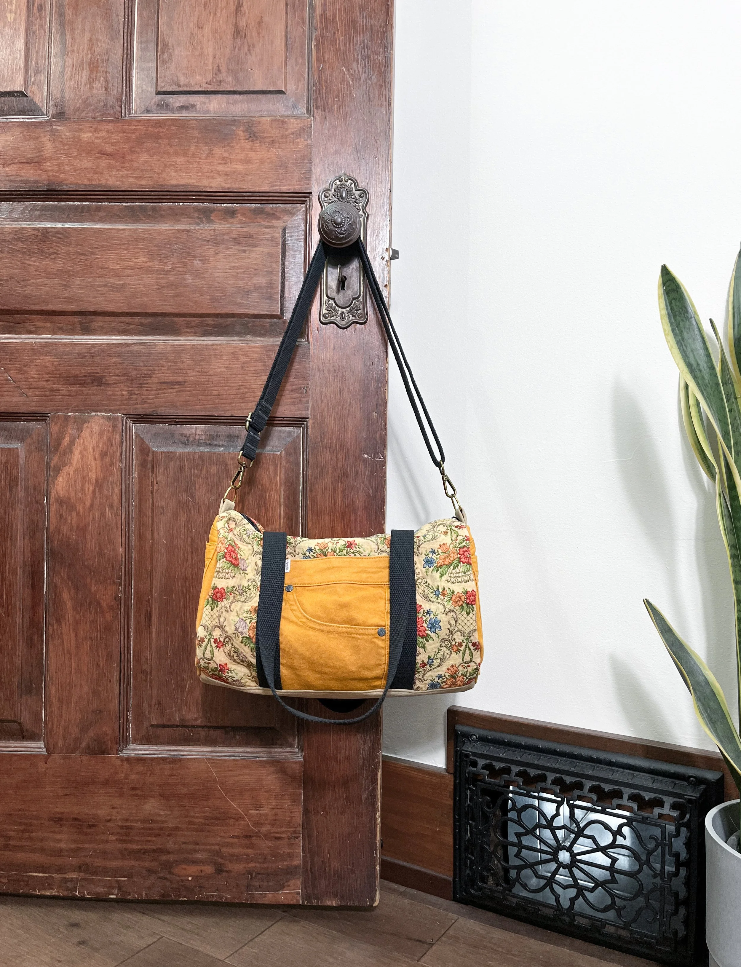 CipollaDuffleBag_VintageYellow_Door.jpg