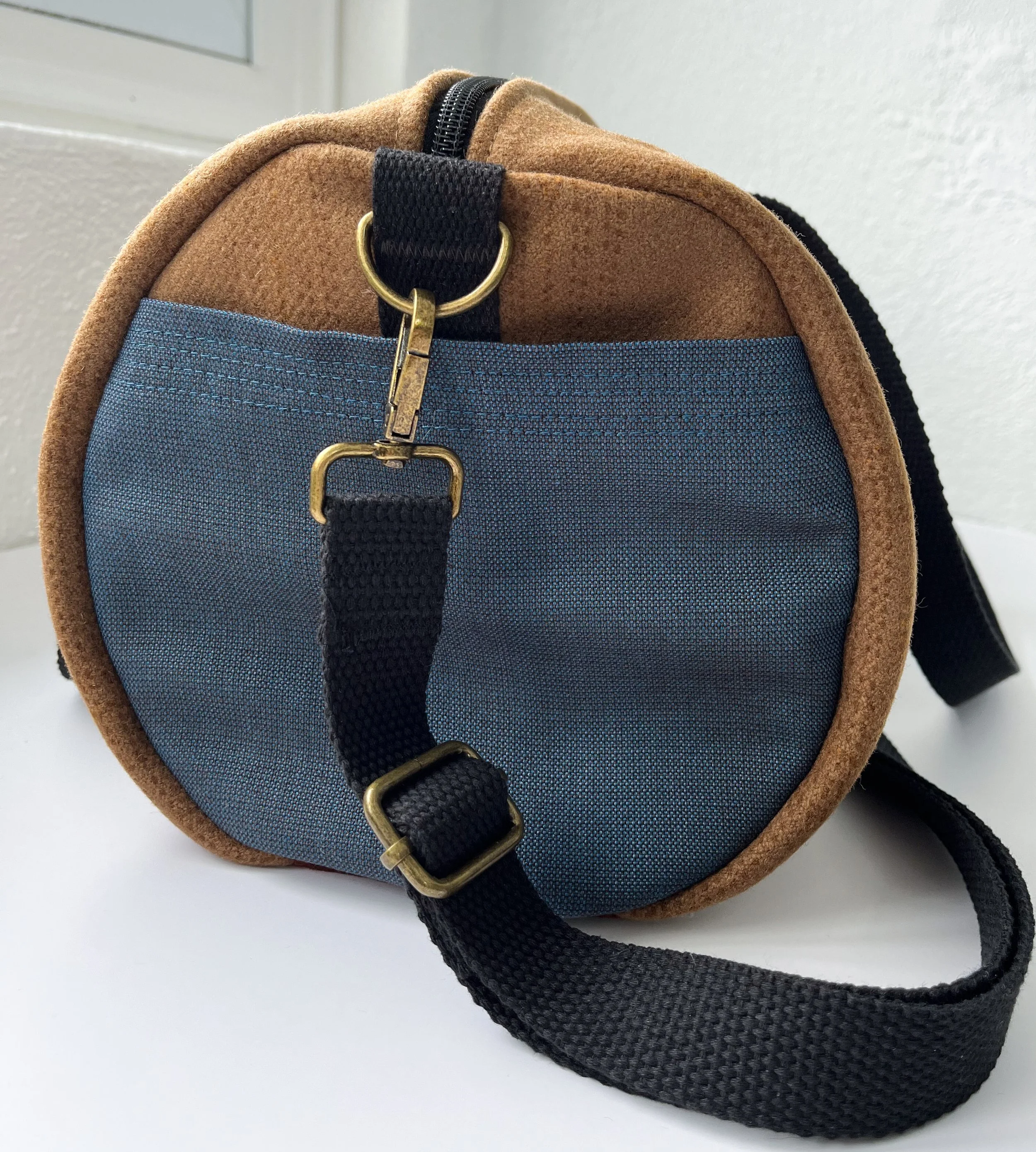 CipollaDuffleBag_WoolPlaid_Pocket.jpg
