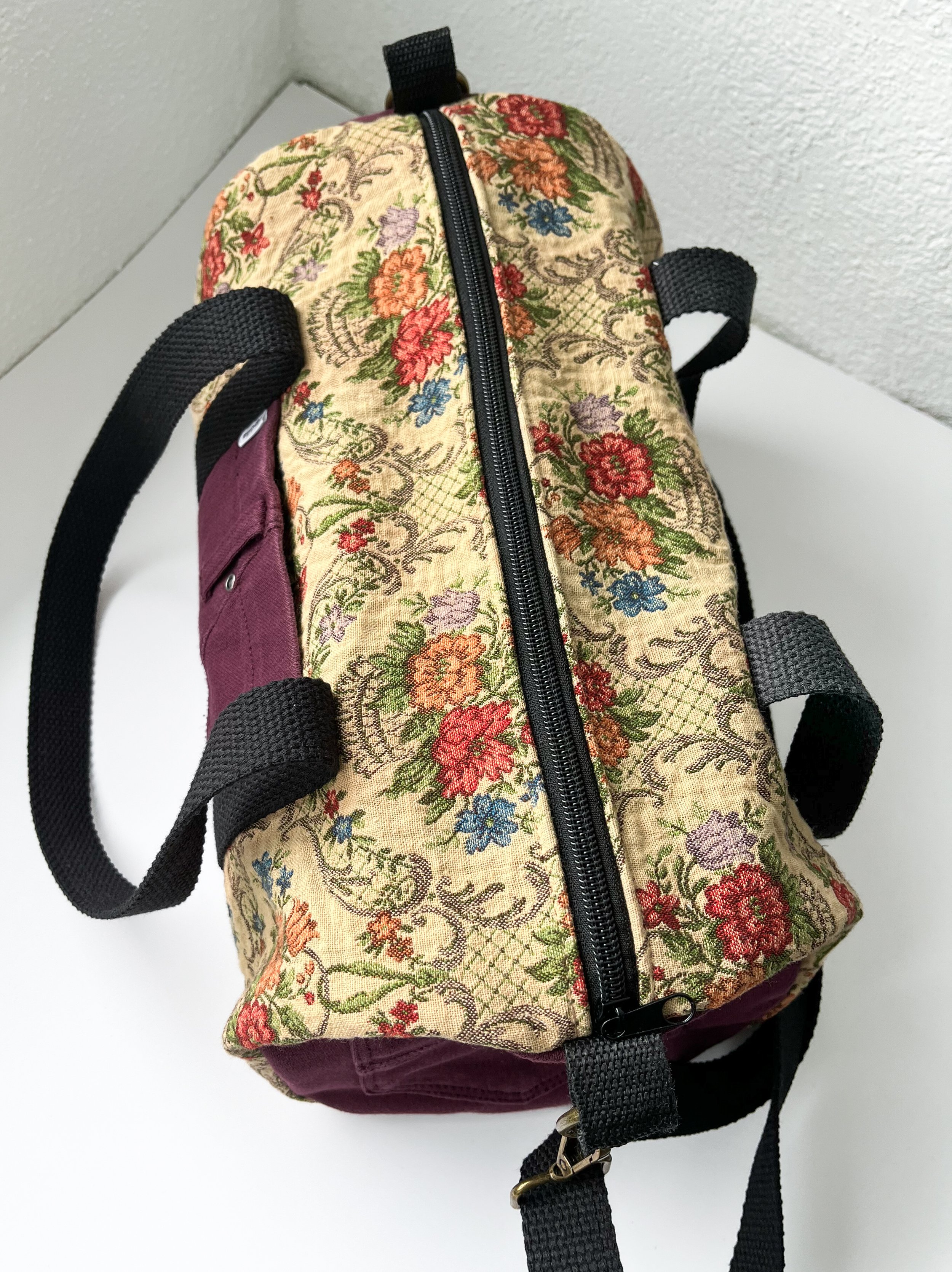 CipollaDuffleBag_AntiquePlum_Zipper.jpg