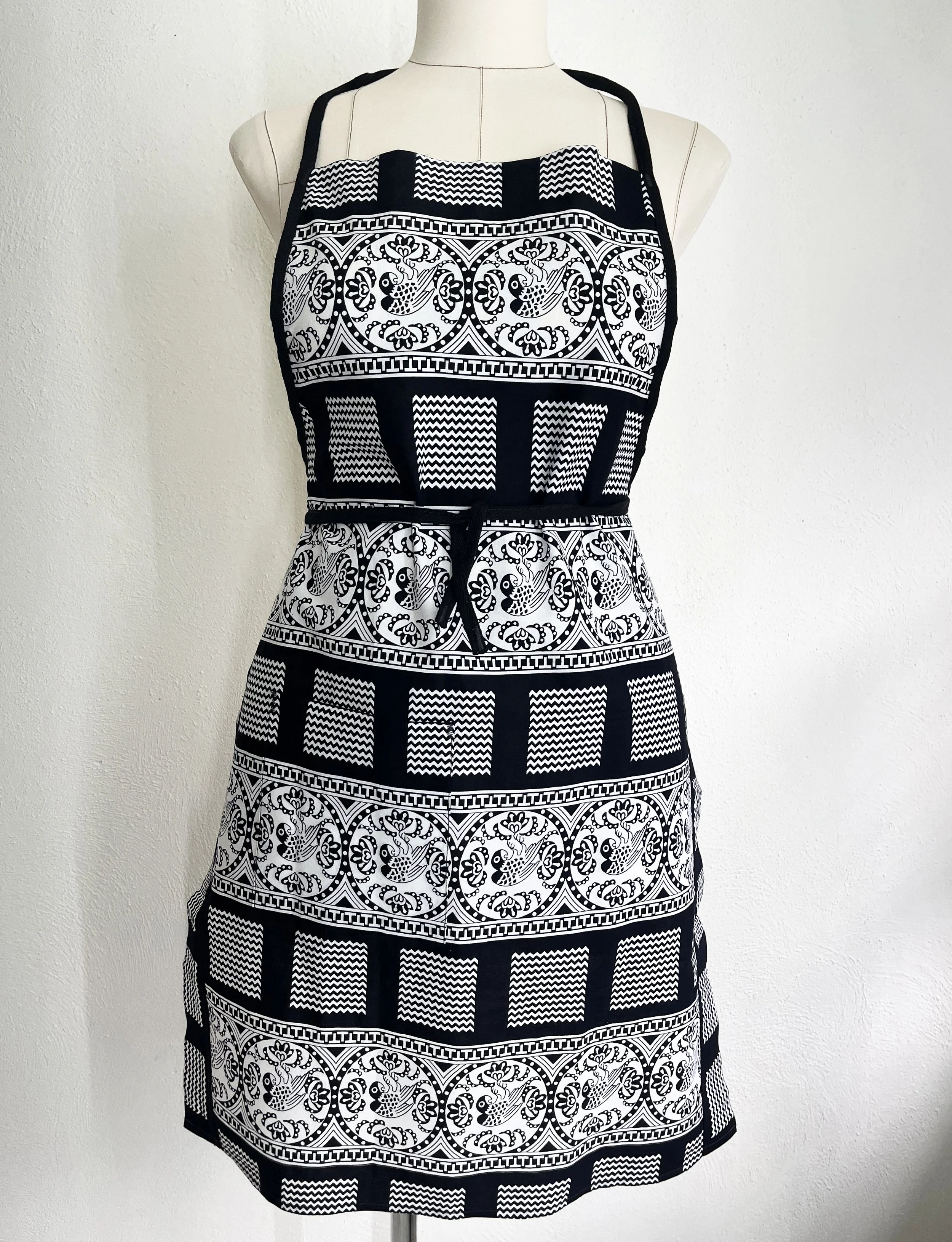 Panama Parrot - Crisp Cotton Apron with Pocket