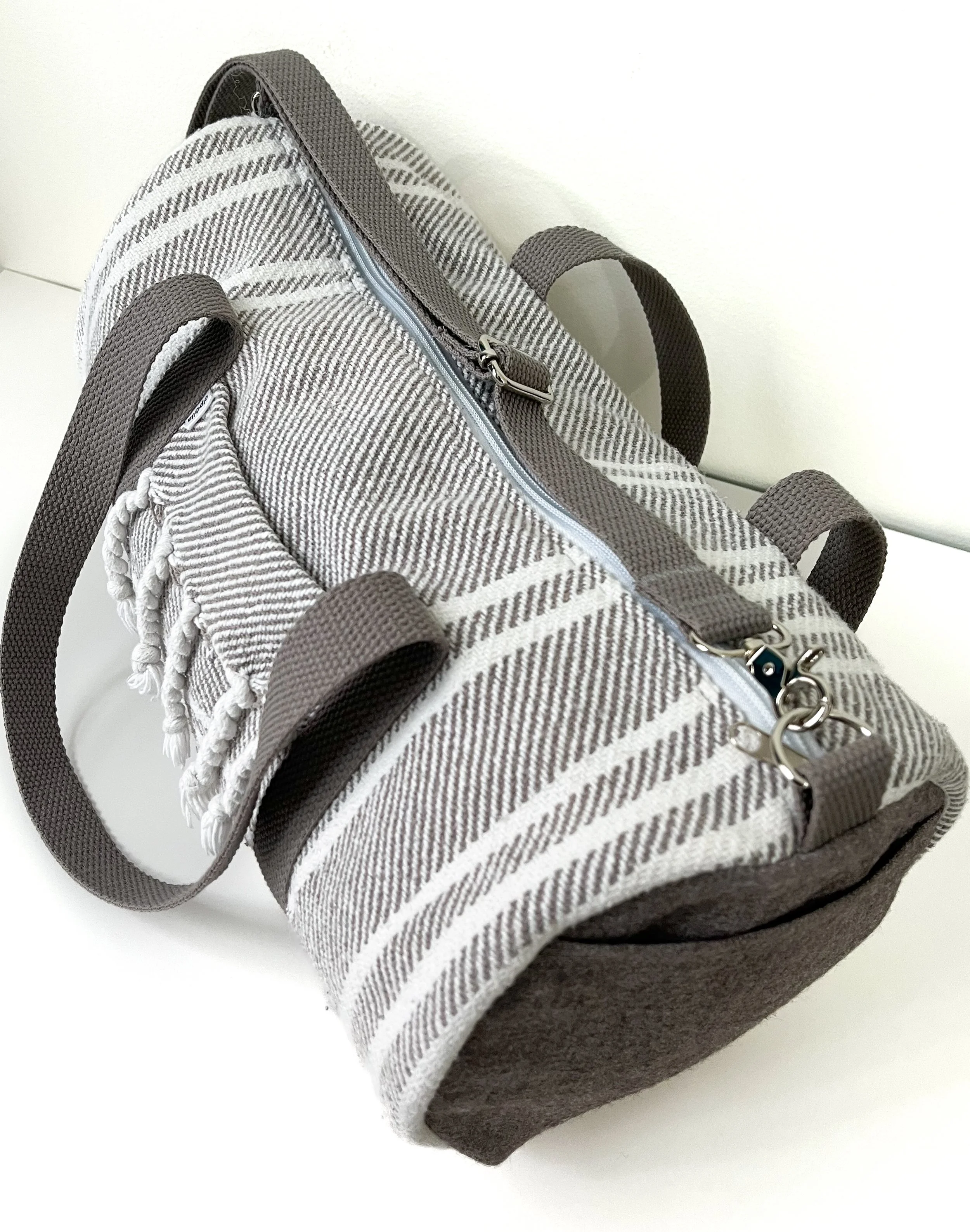 CipollaDuffleBag_GreyCotton_Strap.jpg