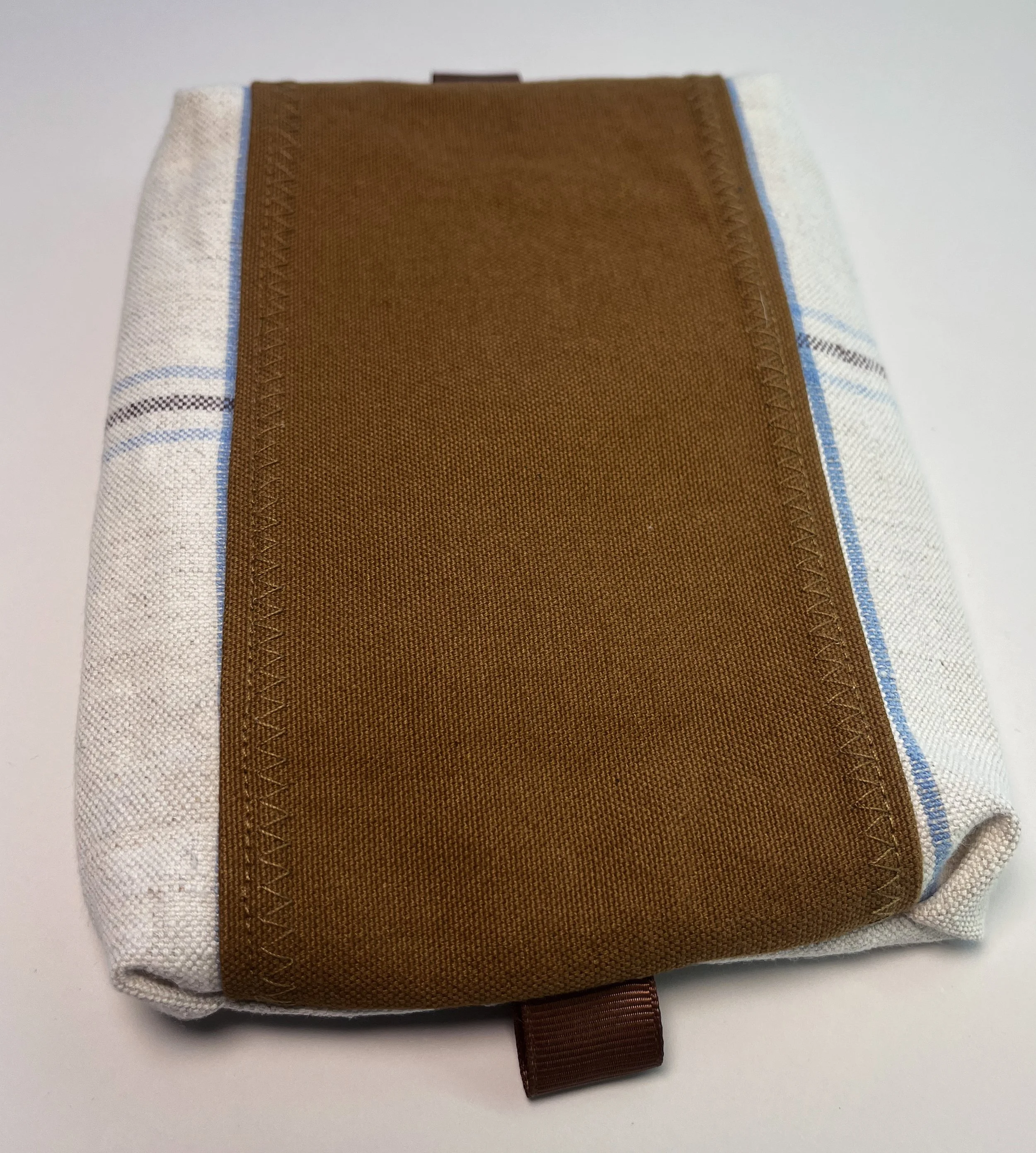 CipollaHankyPouch_LinenPlaidVintageButton_Bottom.jpg