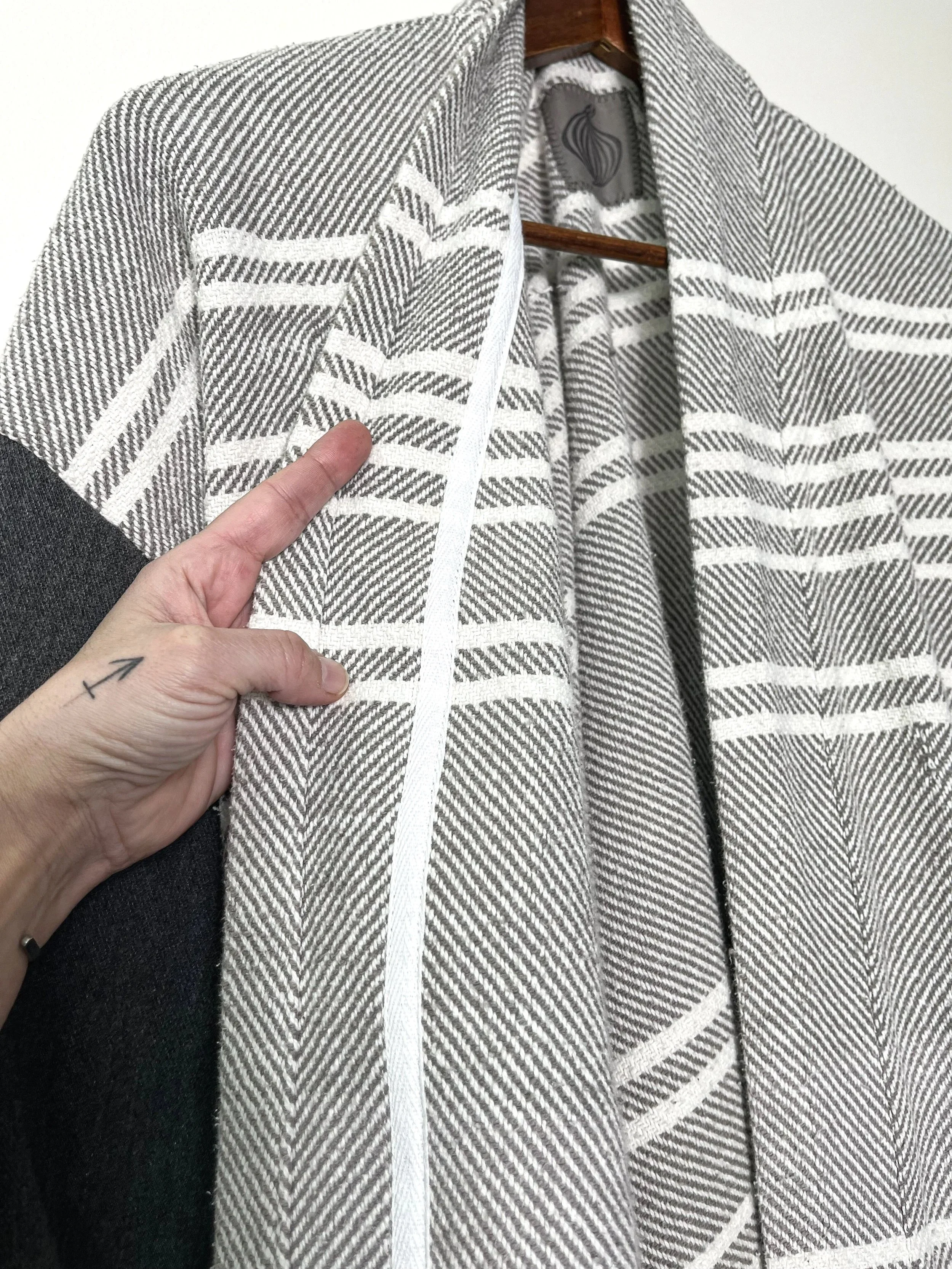 CipollaJacket_GreyWeave_Collar.jpg