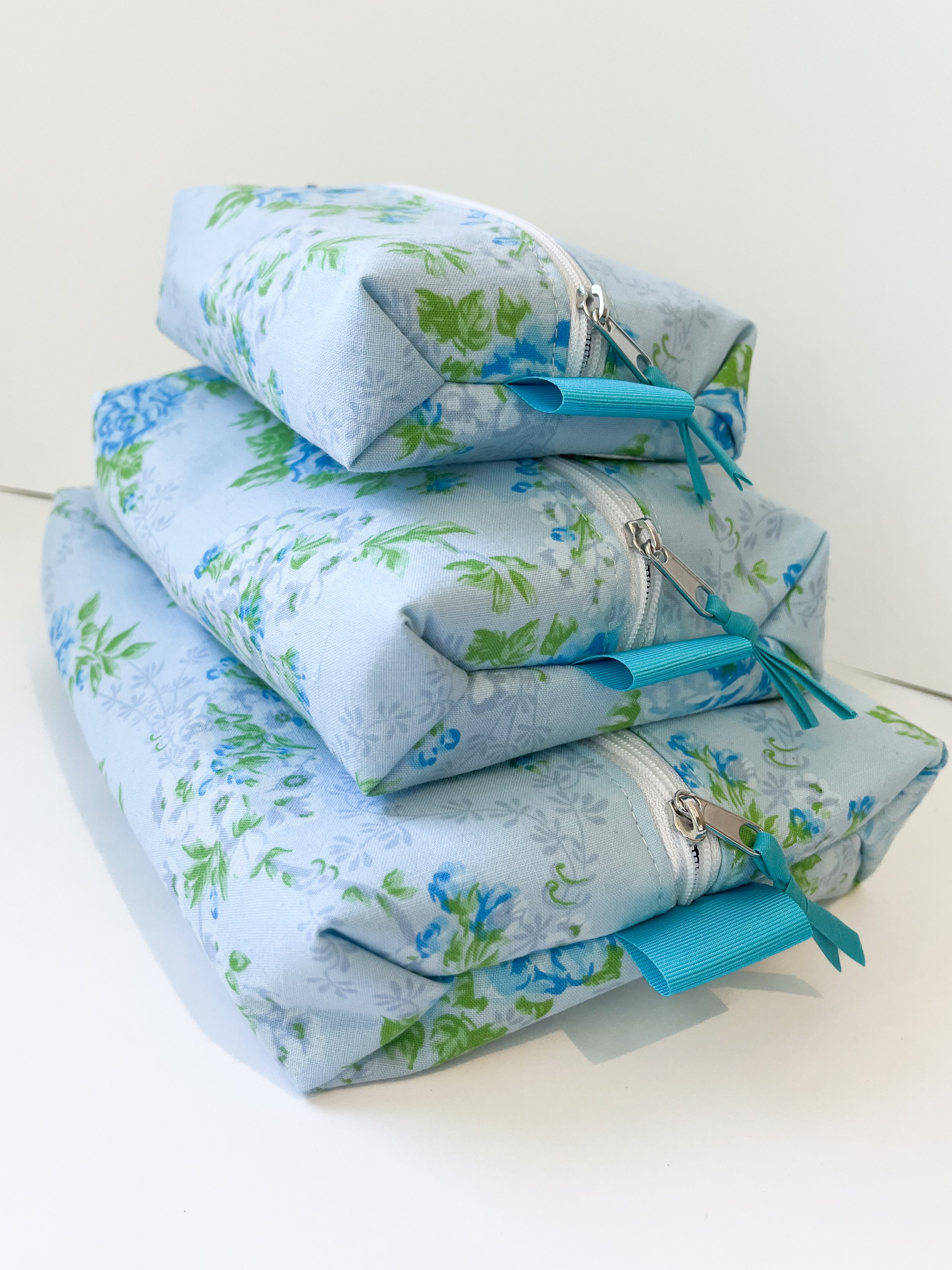 BoxyPouch_CipollaShop_VintageBlueRose.jpg