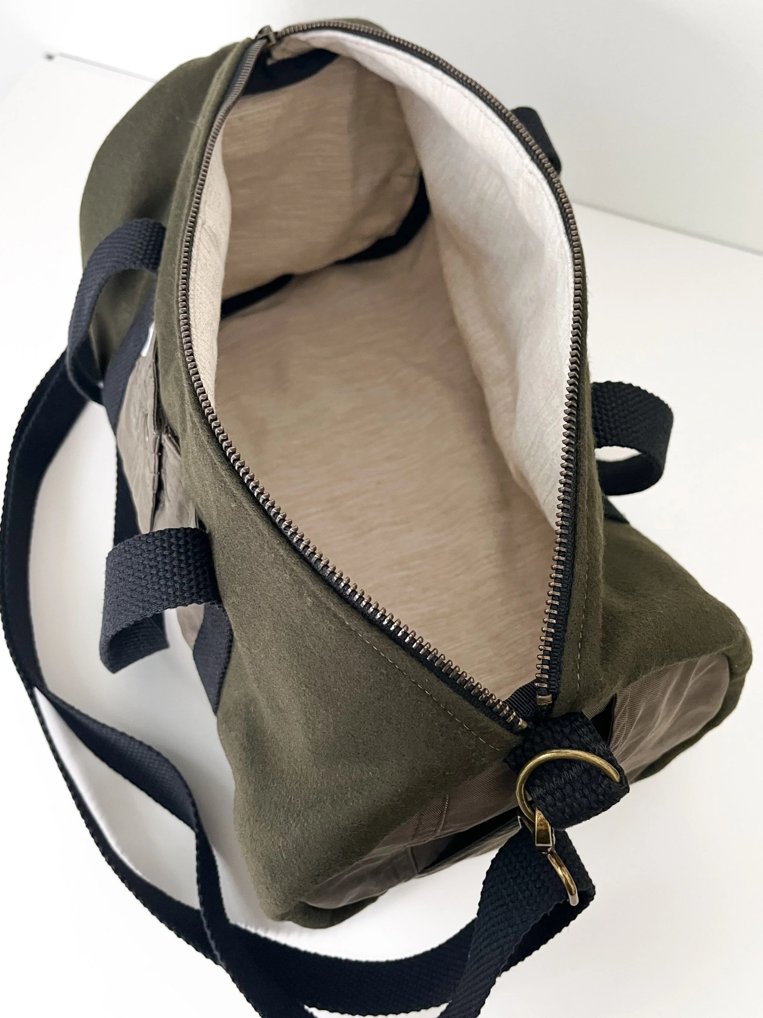 CipollaShop_DuffleBag_VintageWoolMilitaryGreen_Lining.jpg