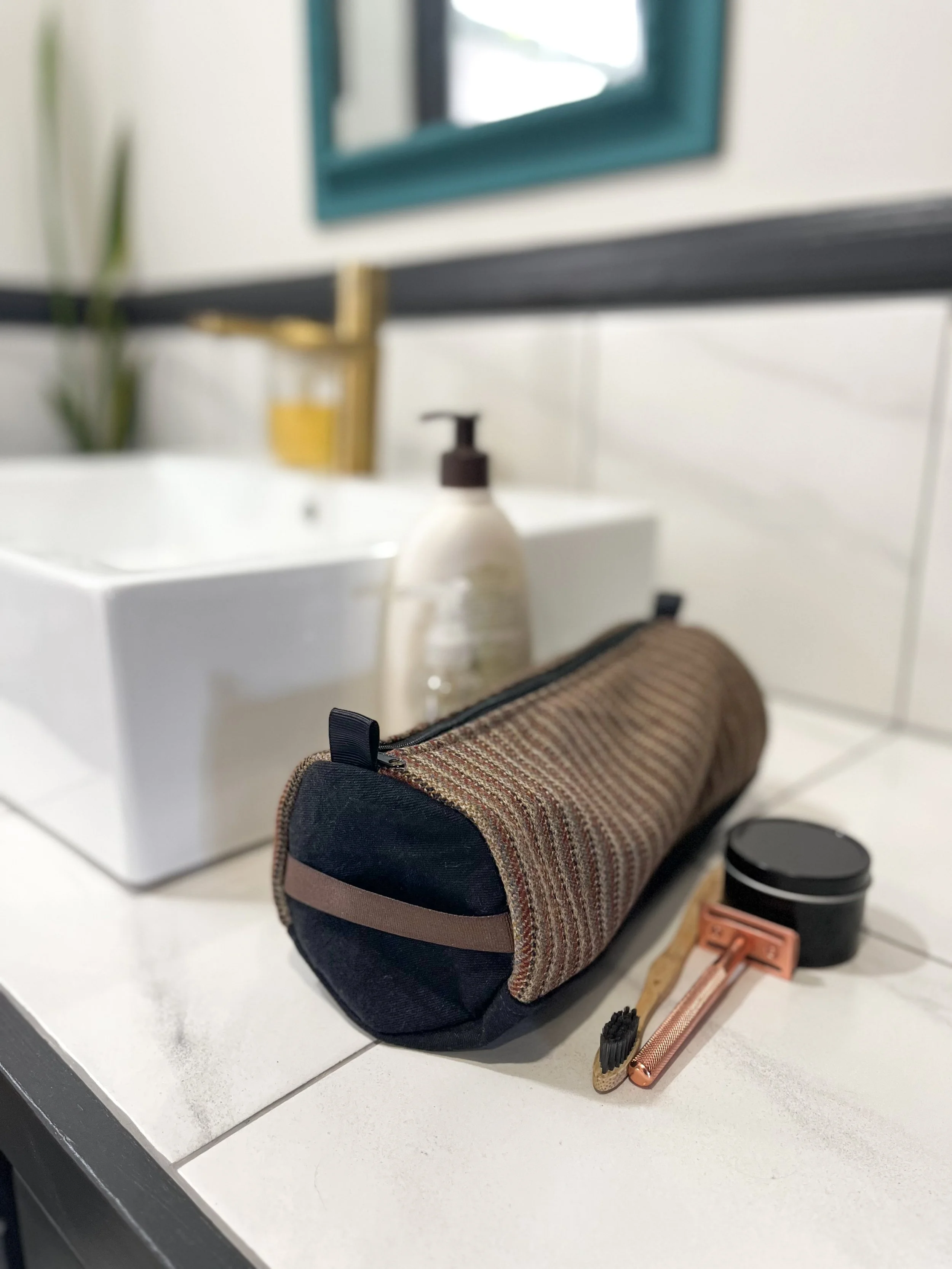 CipollaShop_Pouch_VintageWoolStripe_Bathroom.jpg
