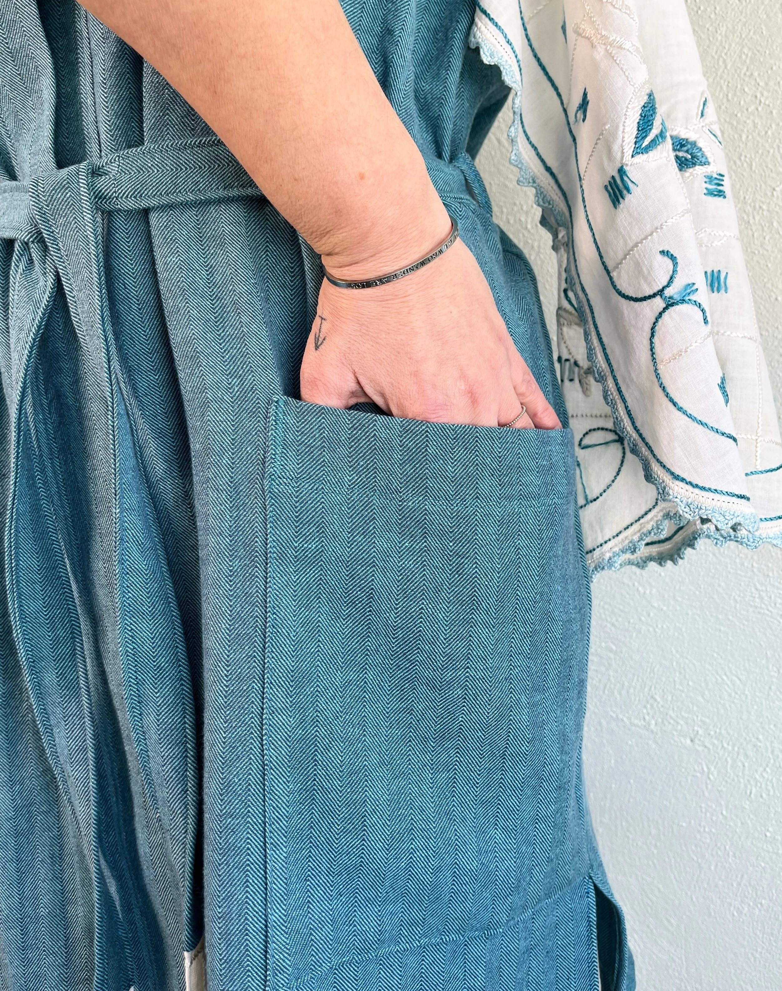 CipollaRobe_Teal_Pocket.jpg