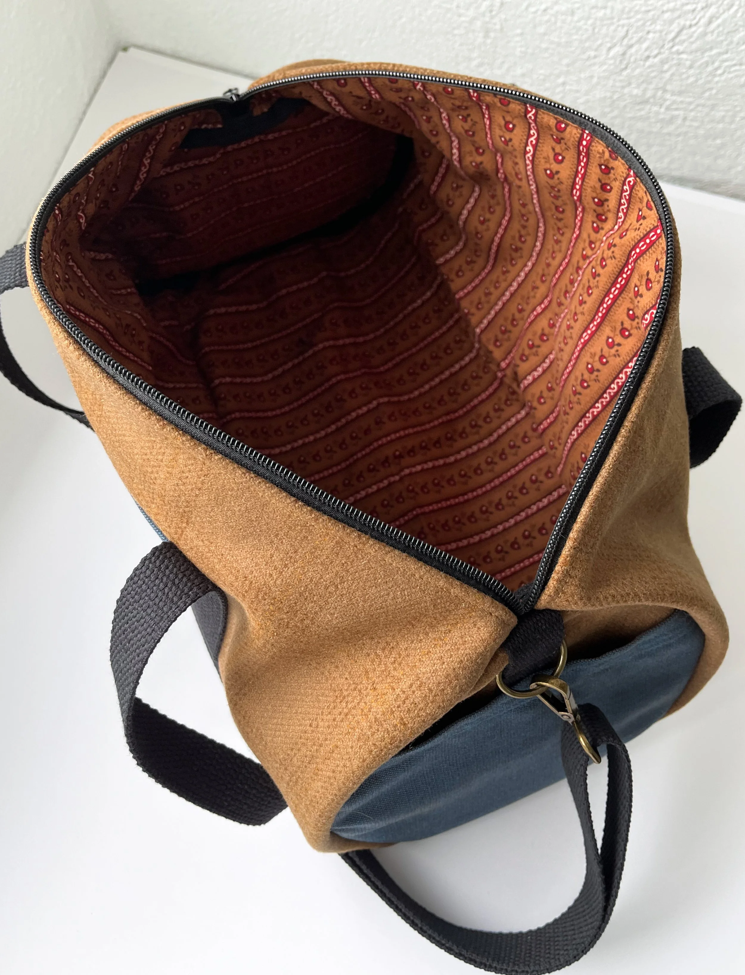 CipollaDuffleBag_WoolPlaid_Lining.jpg
