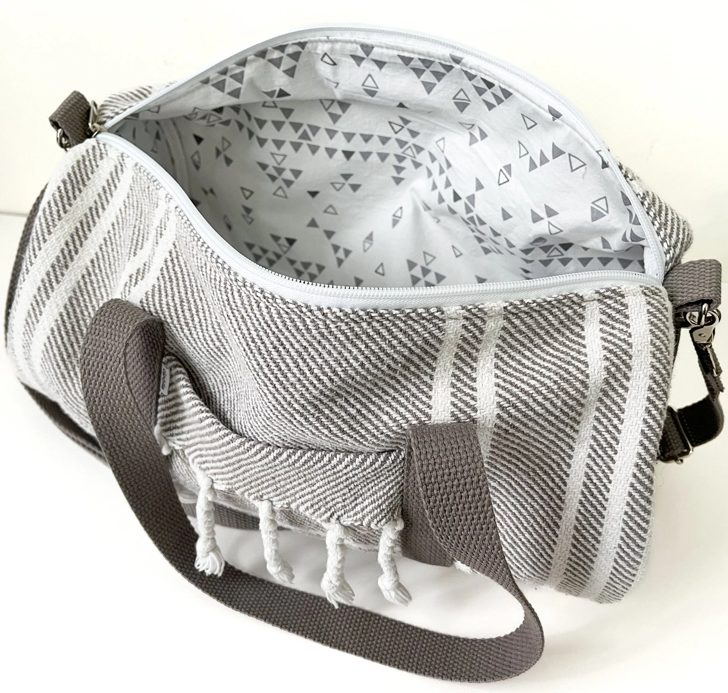 CipollaDuffleBag_GreyCotton_Lining.jpg