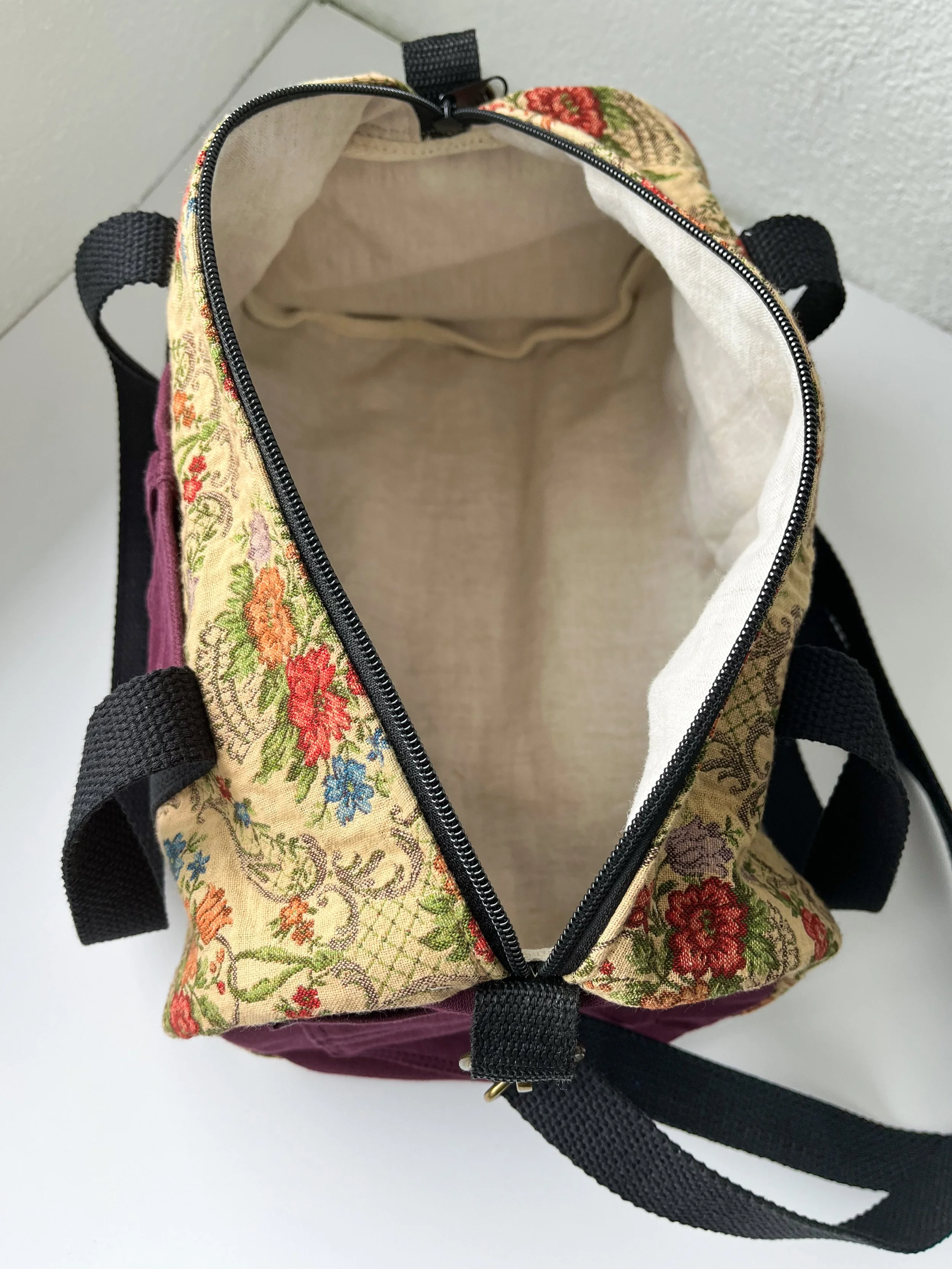CipollaDuffleBag_AntiquePlum_Lining.jpg
