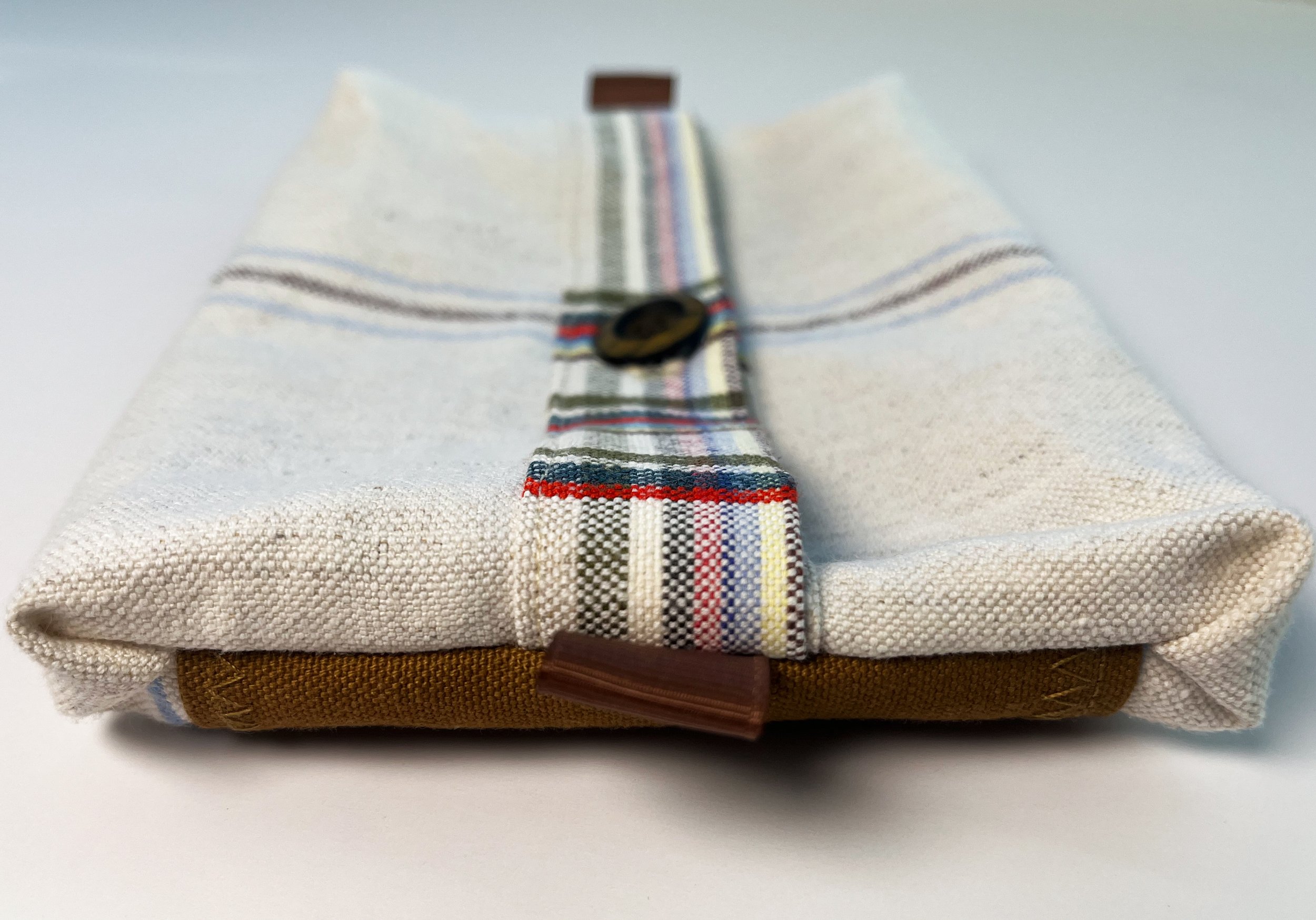 CipollaHankyPouch_LinenPlaidVintageButton_Detail.jpg