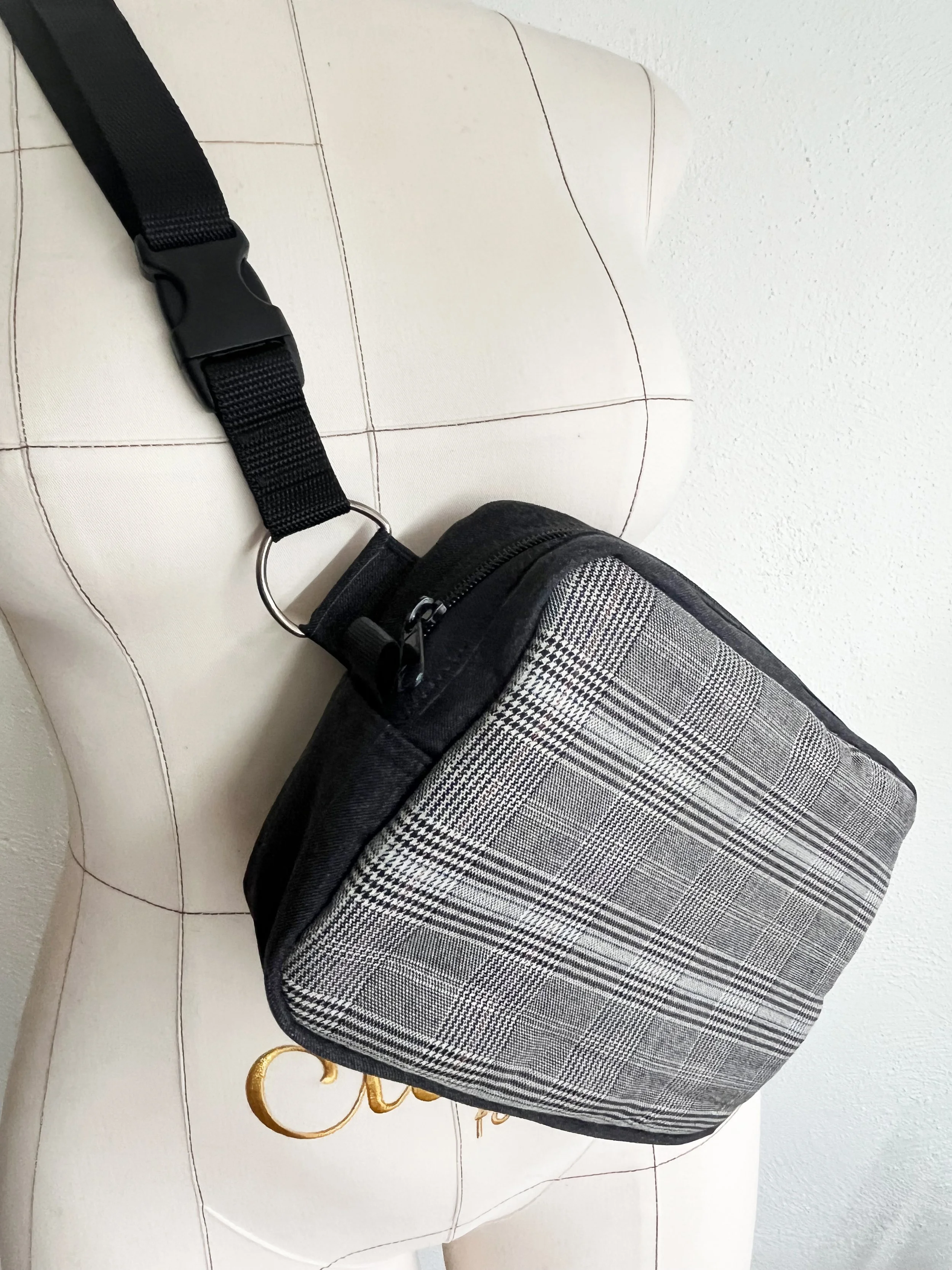 CipollaShoulderBag_BlackPlaid_Strap.jpg