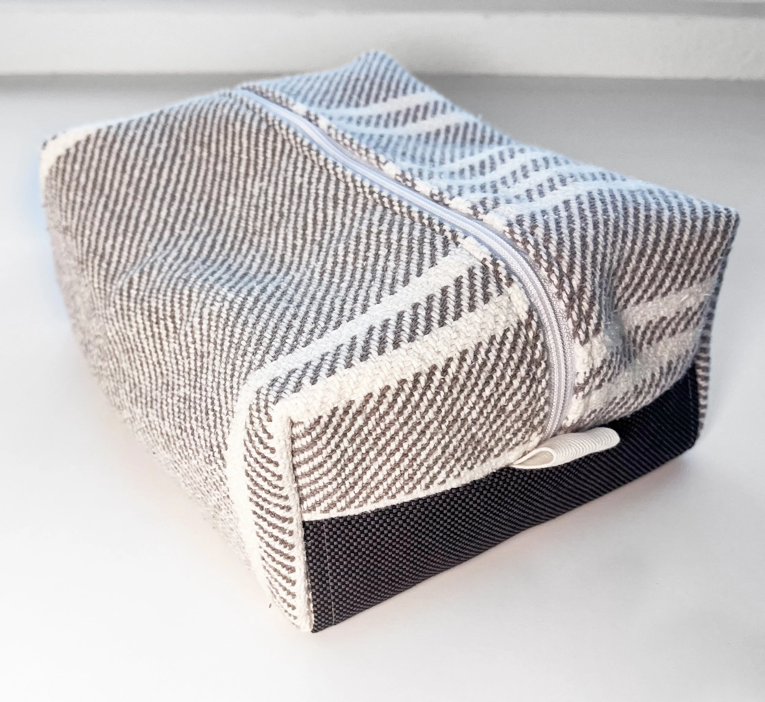 CipollaPouch_WovenCottonGreys_Boxy_Single copy.jpg