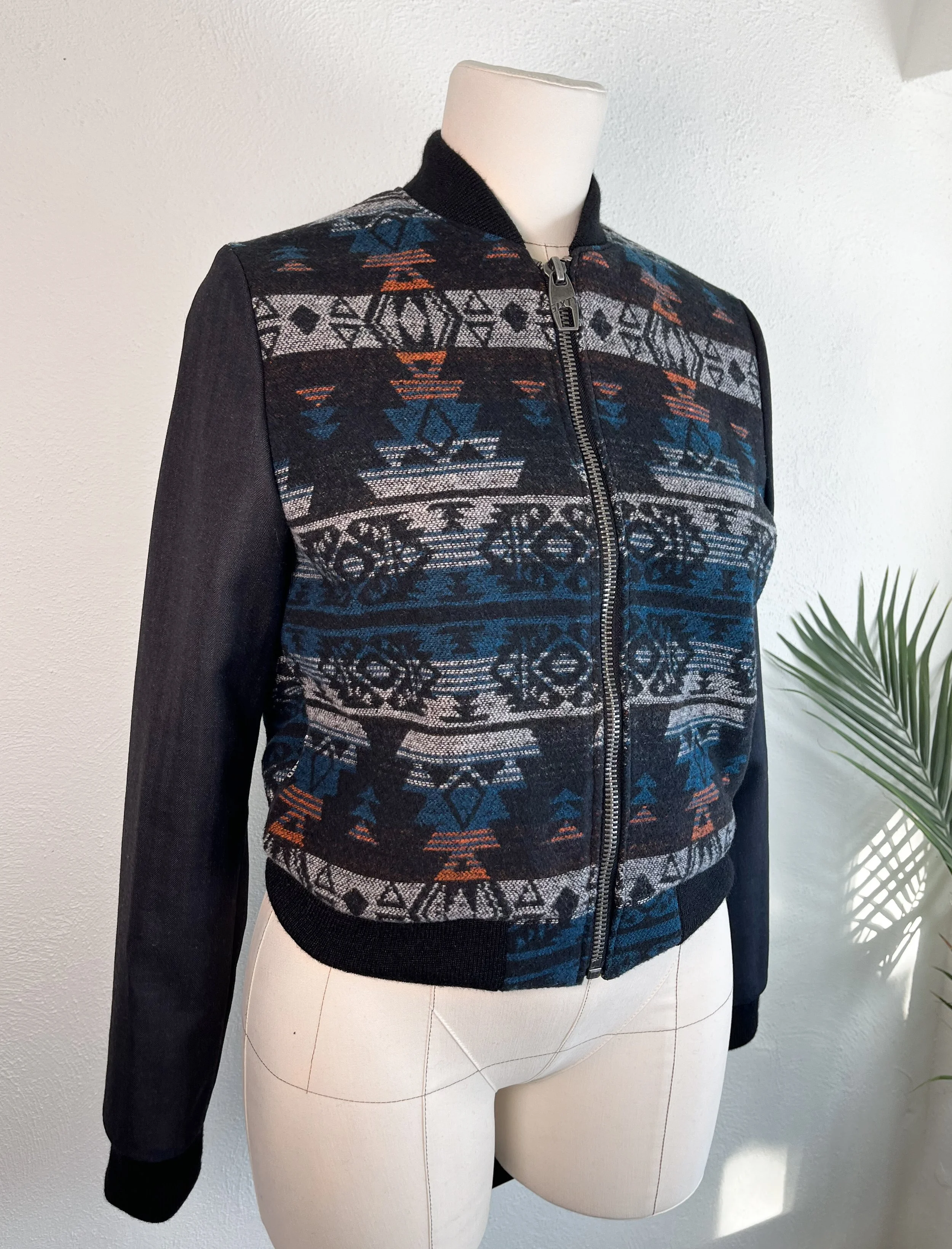CipollaBomberJacket_BlueAztec_ModelZipper.jpg