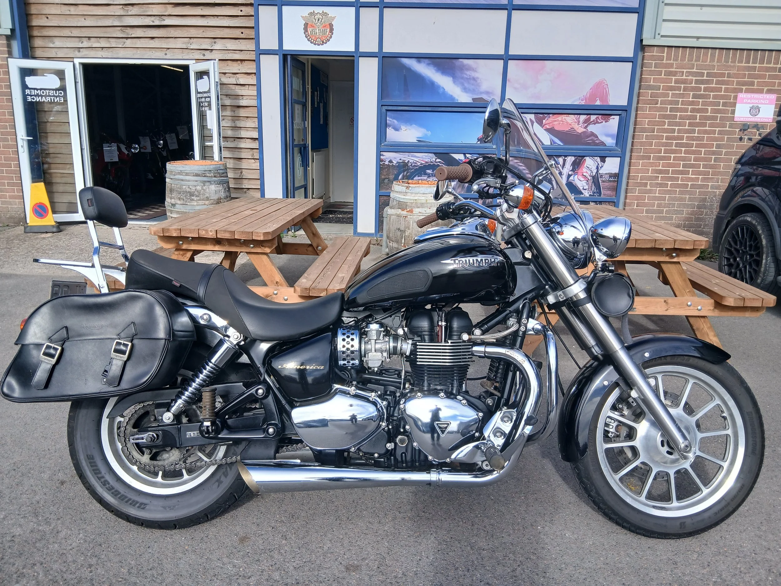 TRIUMPH BONNEVILLE AMERICA 865 2009