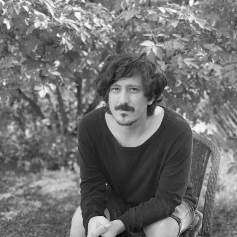 Simón Mesa, director de “Un poeta”: “Cuando voy a hacer una película, tengo que pensar si va a gustar en Europa, porque si no no se financia”