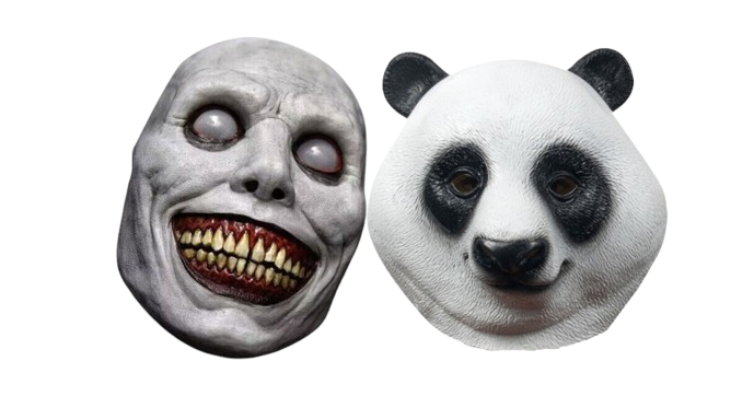 Eine schreckliche Maske mit einem gruseligen Lachen und einem Pandagesicht aus einer Maske oder einem Kostüm.