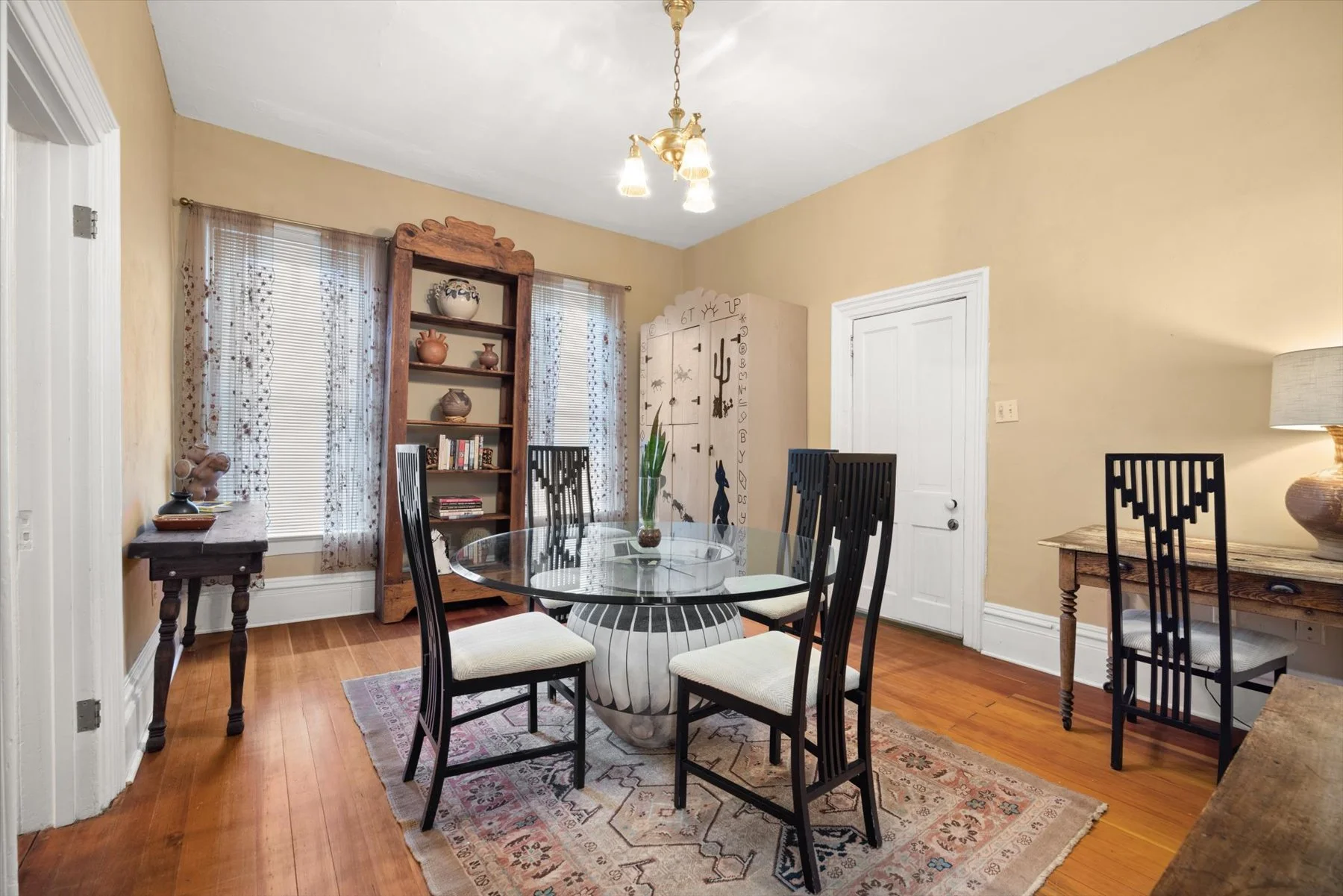 oldhouse - diningroom02.jpg