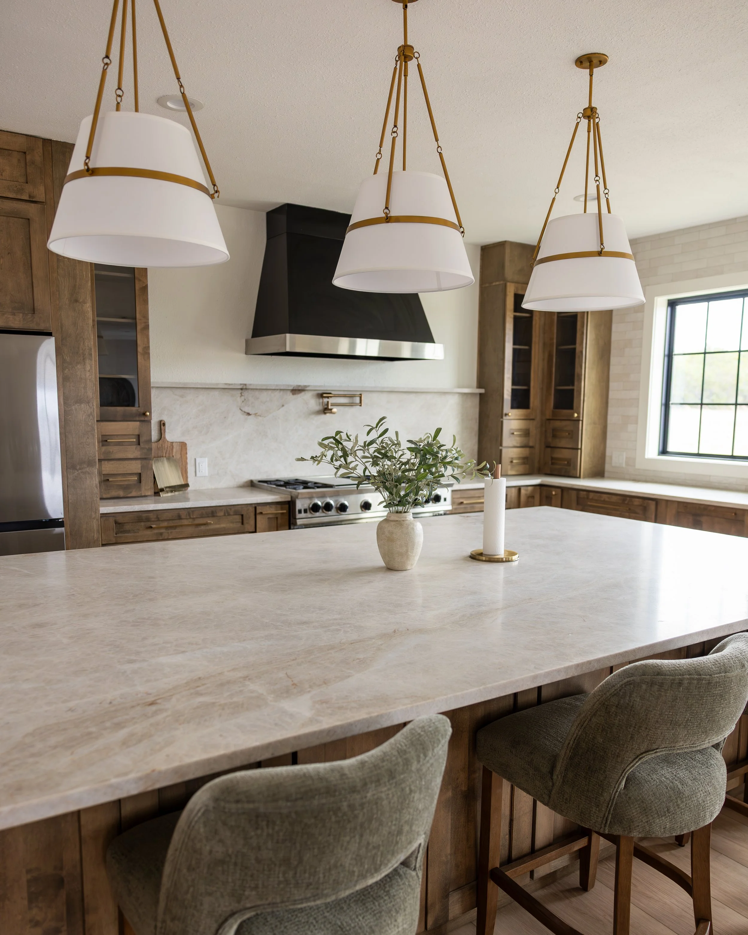 The kitchen is where life happens. This custom kitchen remodel was designed to bring family and friends together with ample seating, generous workspace, beautiful natural light, and durable finishes built to last for years to come.
Kitchen remodel in