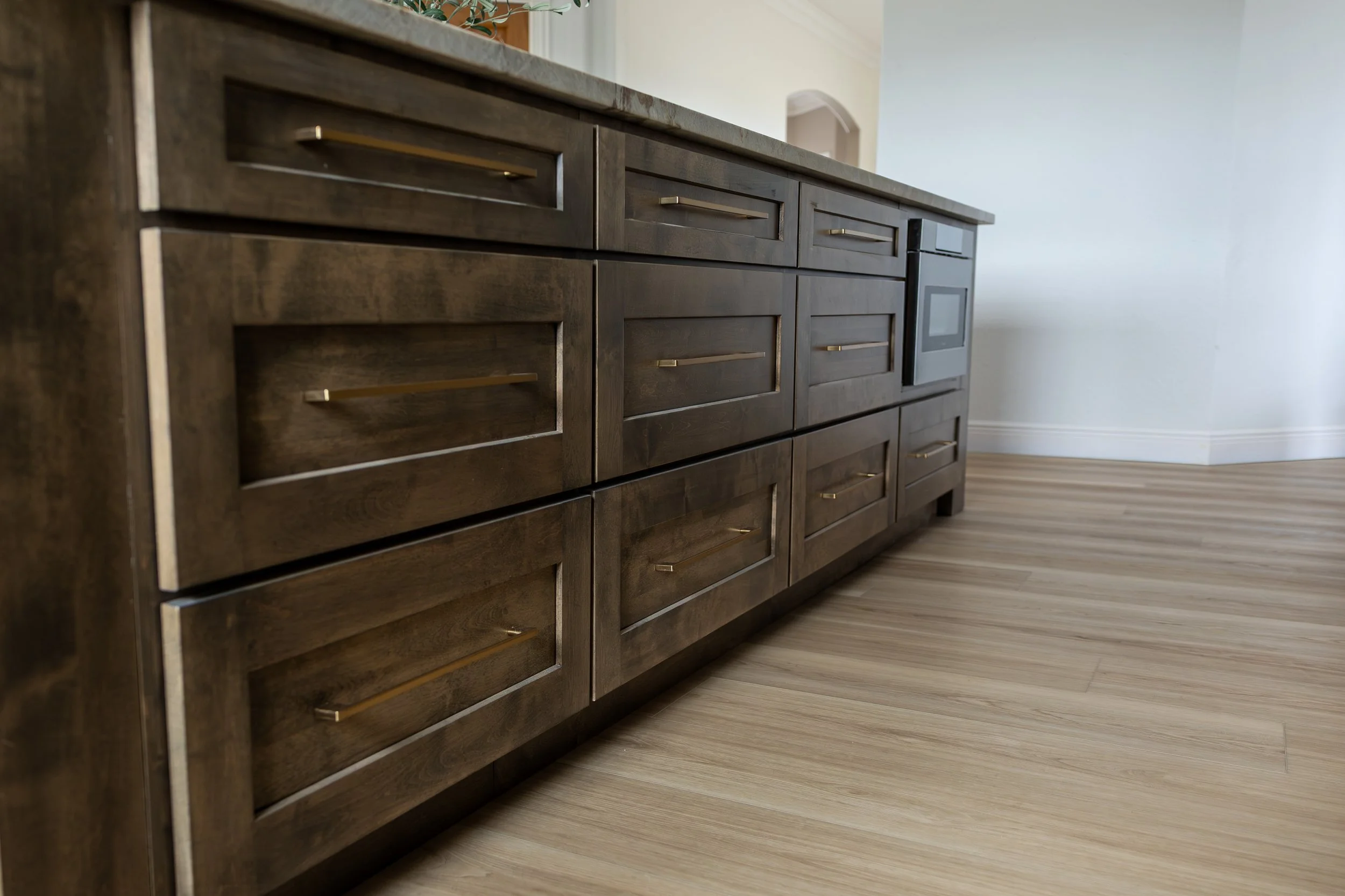 From the handcrafted cabinetry to the detailed finish work, every element of this kitchen was built with precision and care. The result is a beautiful, highly functional space that reflects our commitment to quality craftsmanship and lasting value.
K