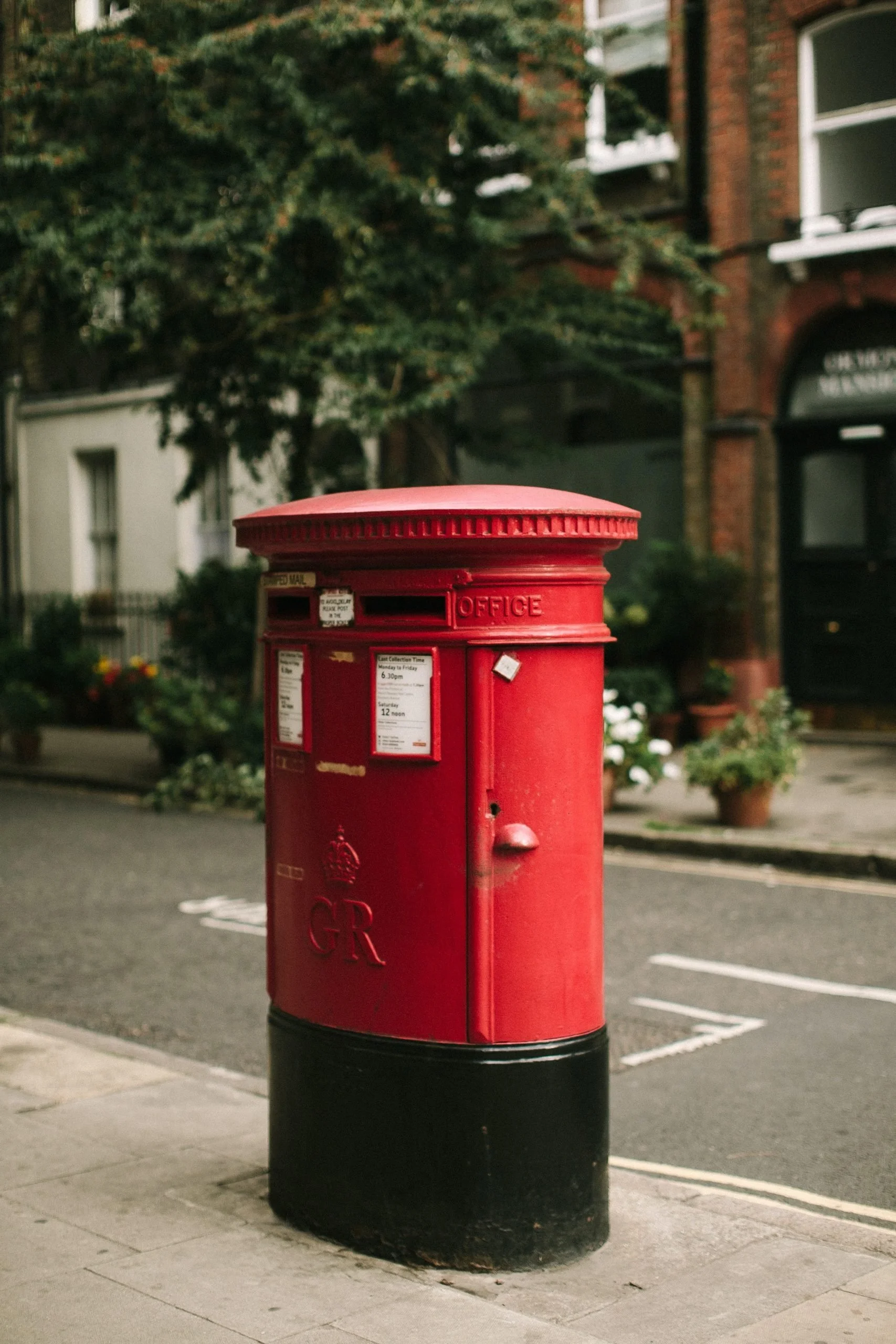 Traditional red London post box representing in-person Mandarin lessons in Hampstead and NW3.