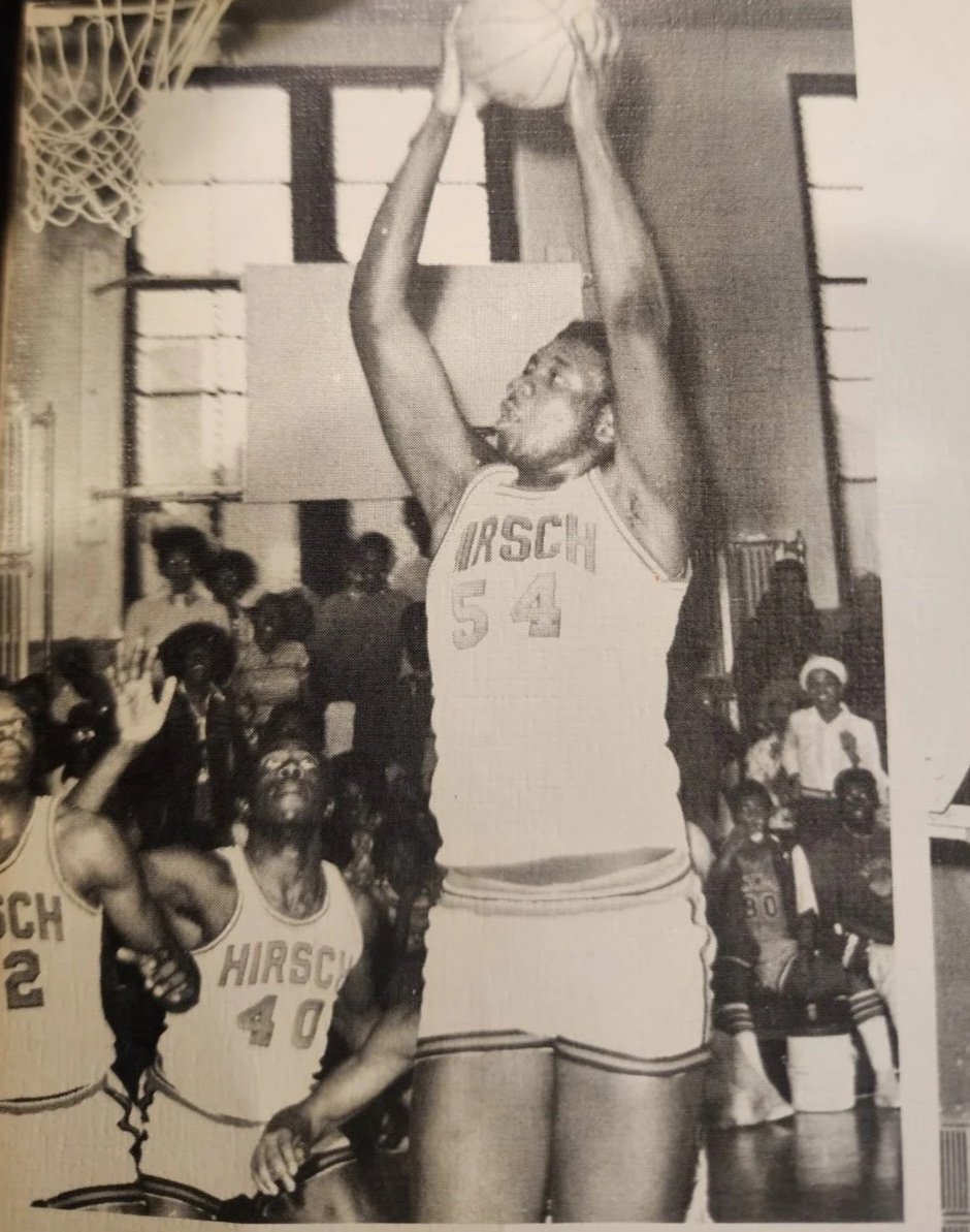 mike-robinson-hirsch-basketball-game-action-vintage-photo.jpg