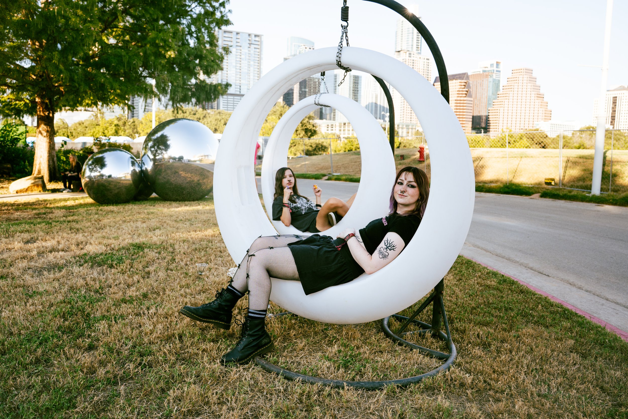 LED SWINGS_6_by SamanthaTellez.jpg