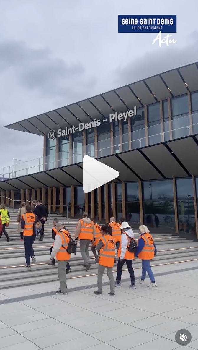 Reportage pour le département de la Seine-Saint-Denis sur la nouvelle gare Pleyel, un groupe d'habitants visitent en avant première la nouvelle gare