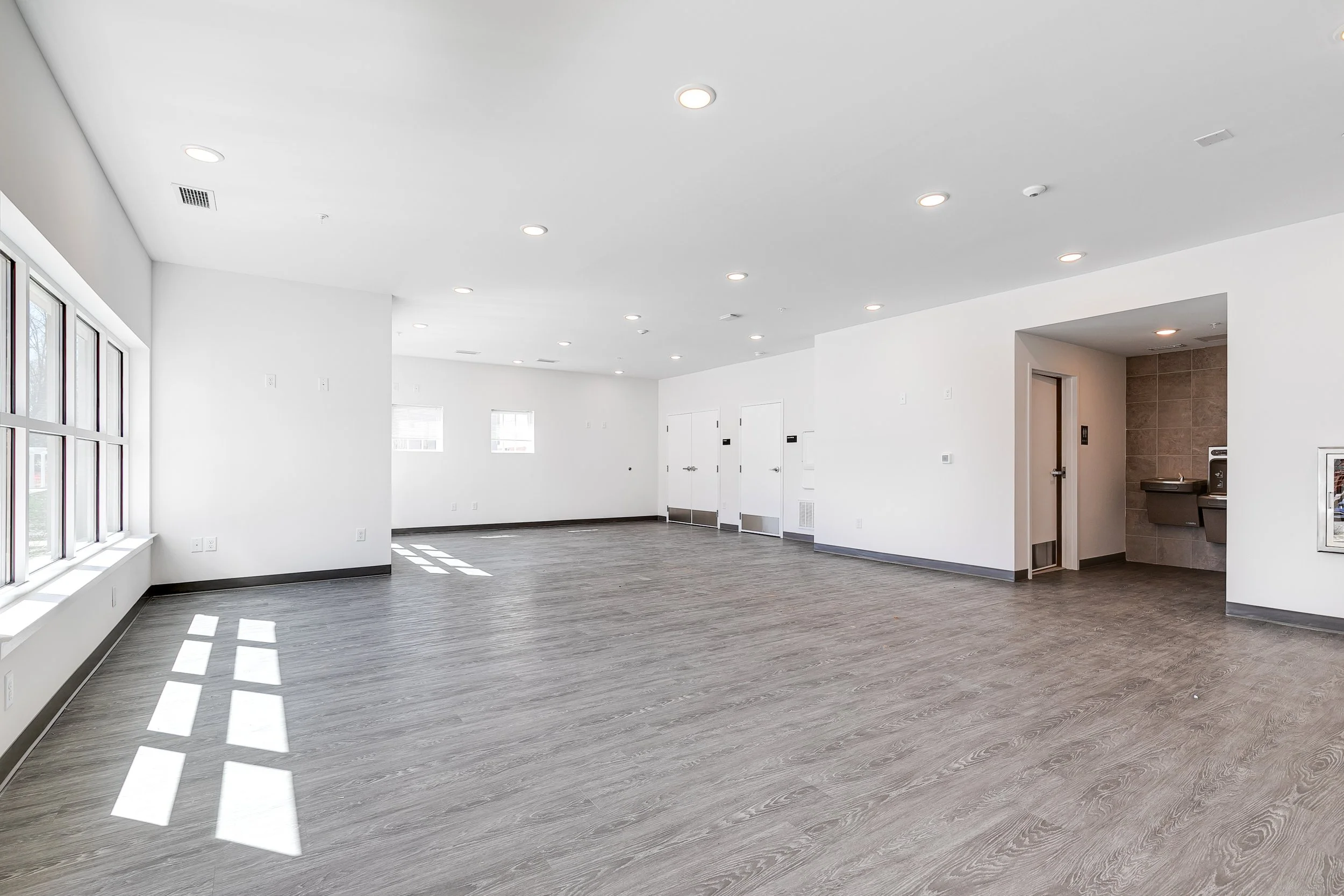 7310 Winchester Forest Loop (6 of 36).jpg