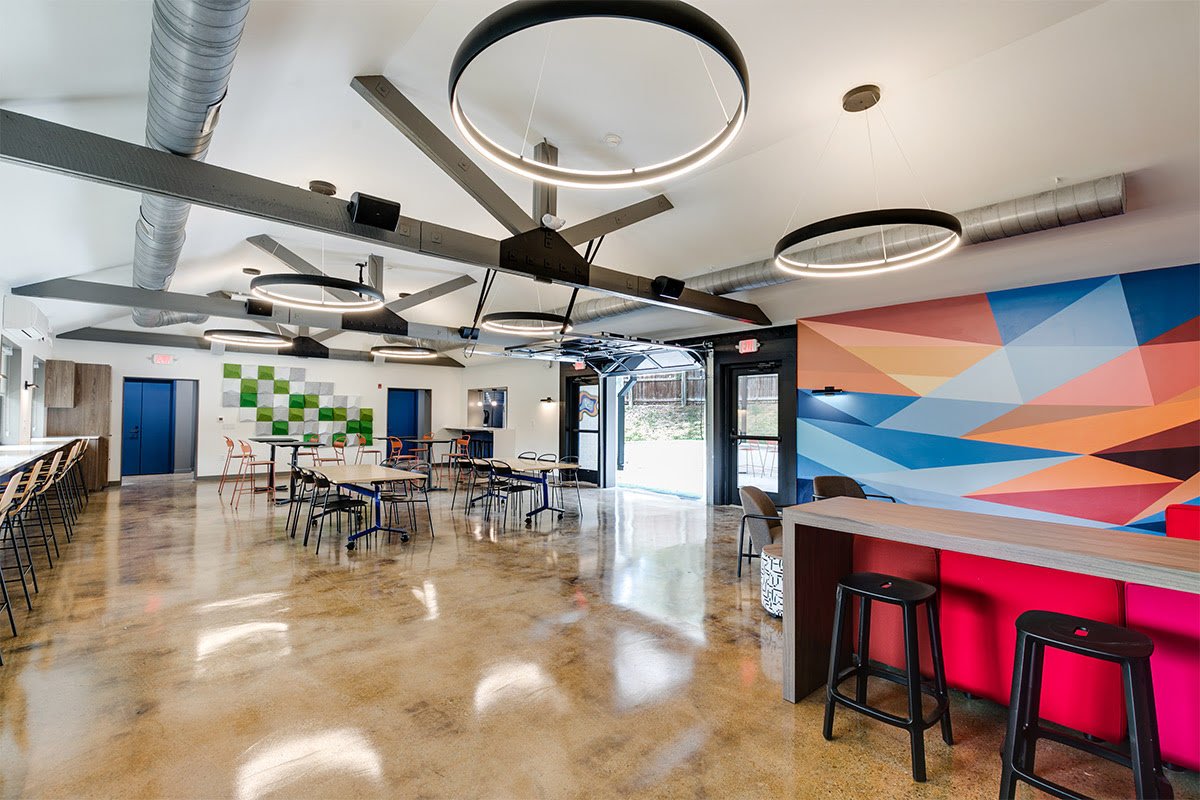 UR-Lounge-6.jpg