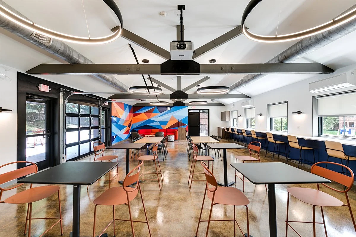 UR-Lounge-5.jpg
