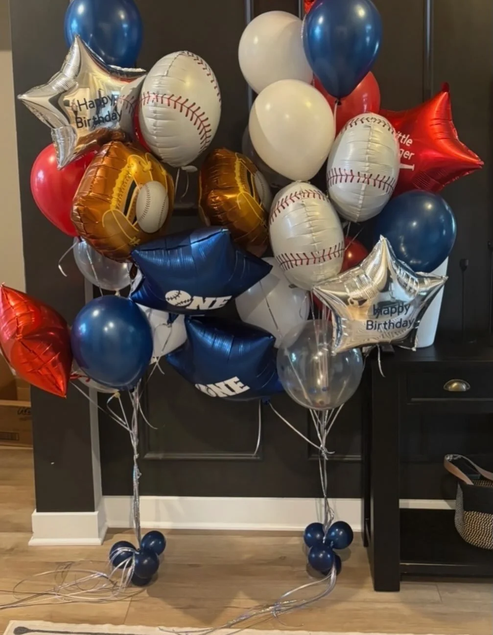 ⚾️ ONE-derful birthday vibes!
We loved creating this baseball themed balloon bouquet to celebrate Jordan turning ONE! ❤️💙

Our custom balloon bouquets are the perfect surprise for birthdays, parties, or instead of a card.

✨ Personalized options ava