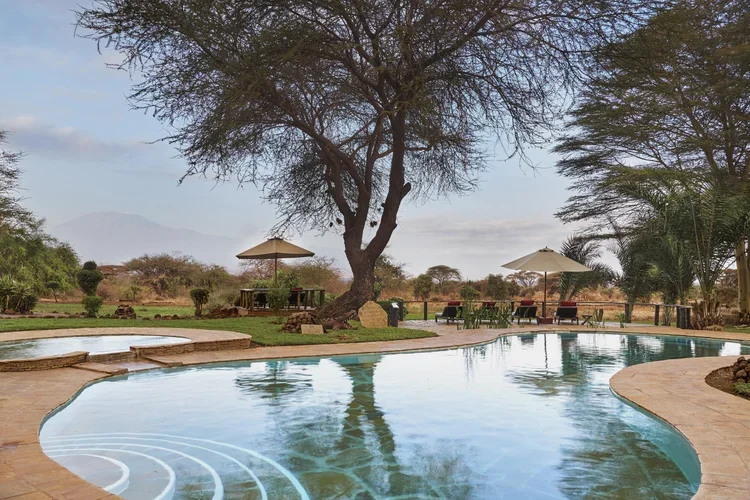 Tawi-pool-003+(2)-min (1).webp