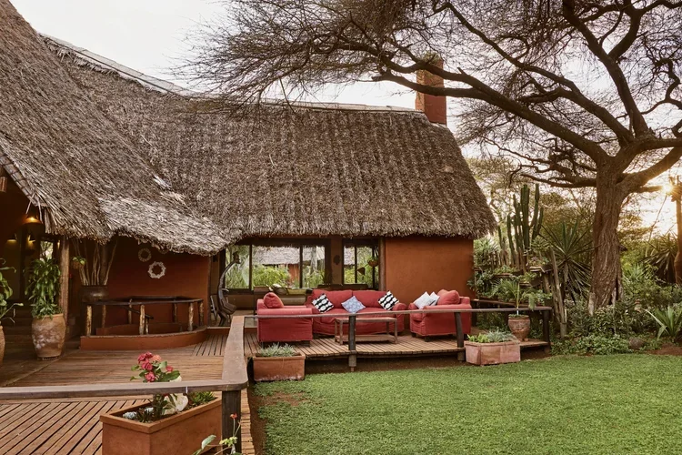 Tawi-lounge-2-001-min - Copy.webp