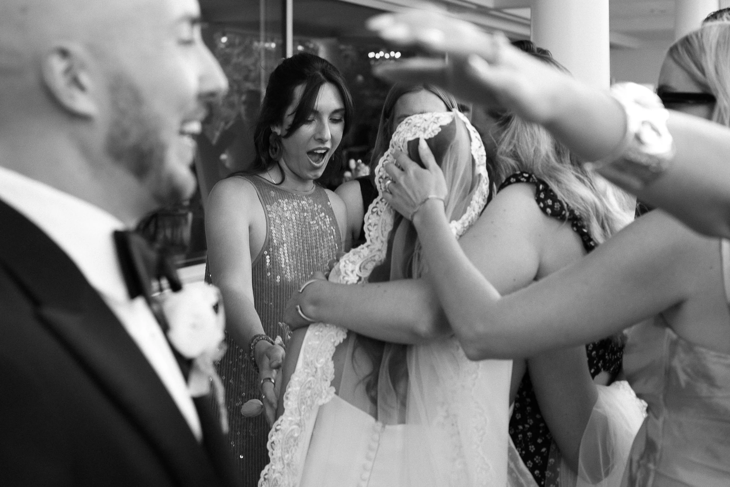 Bernskoetters-Wedding-Cocktail-Hour-12.jpg