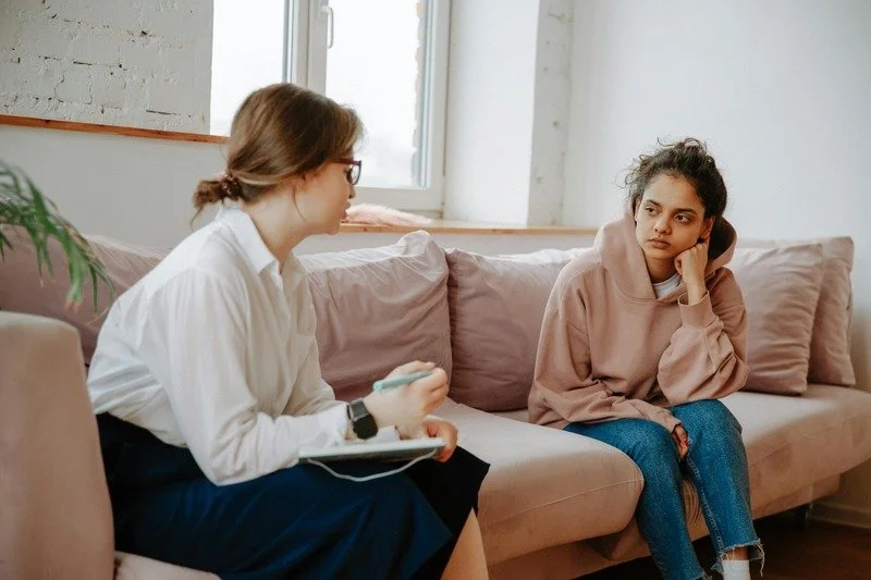 image of a teen and psychologist on a couch