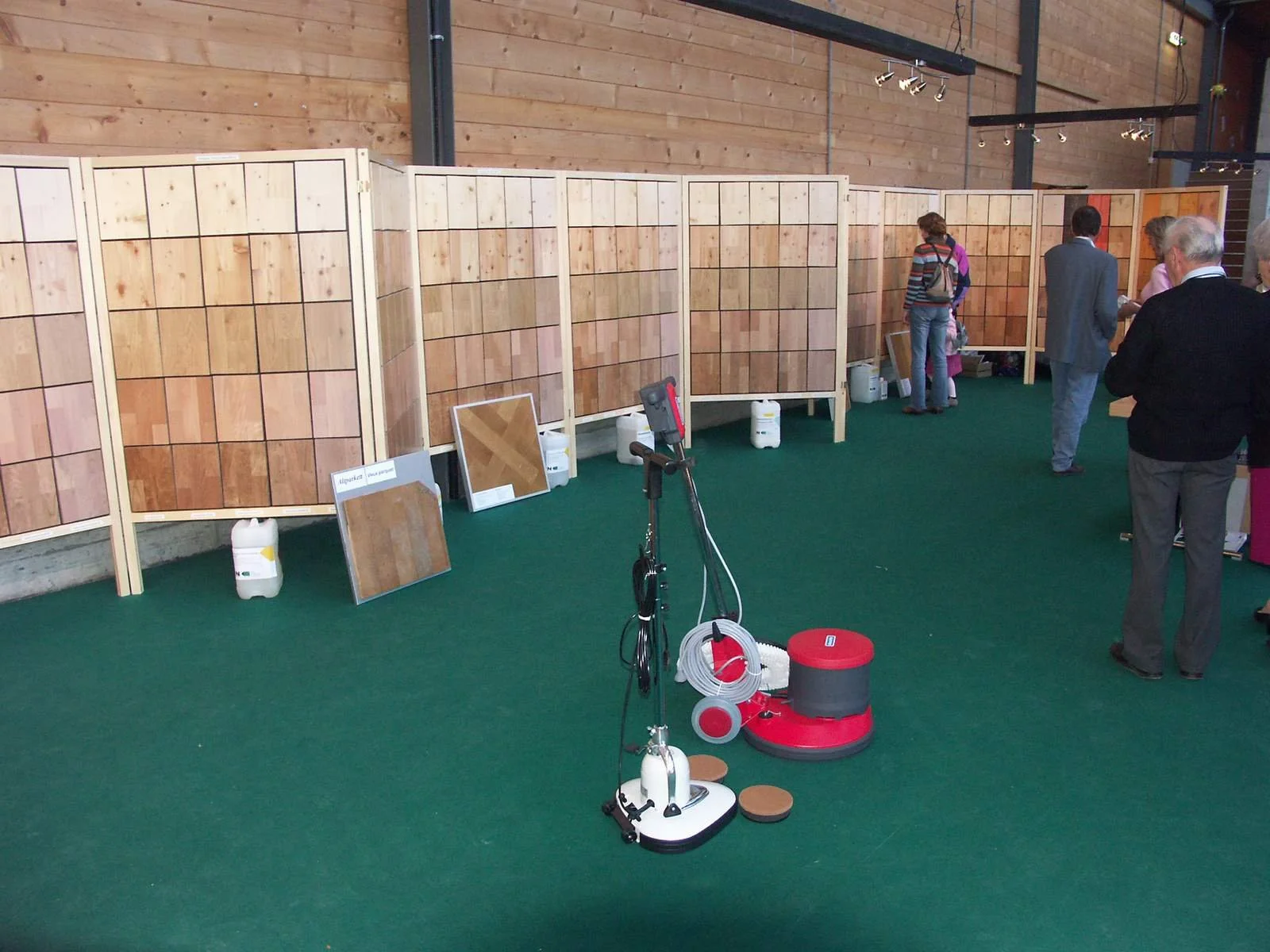 10_stand_traitement_des_parquets.jpg