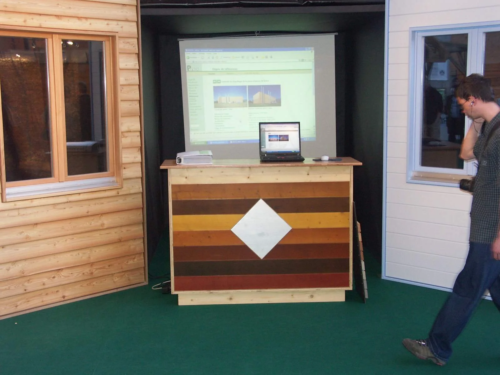 14_stand_presentation_des_references_pentol.jpg