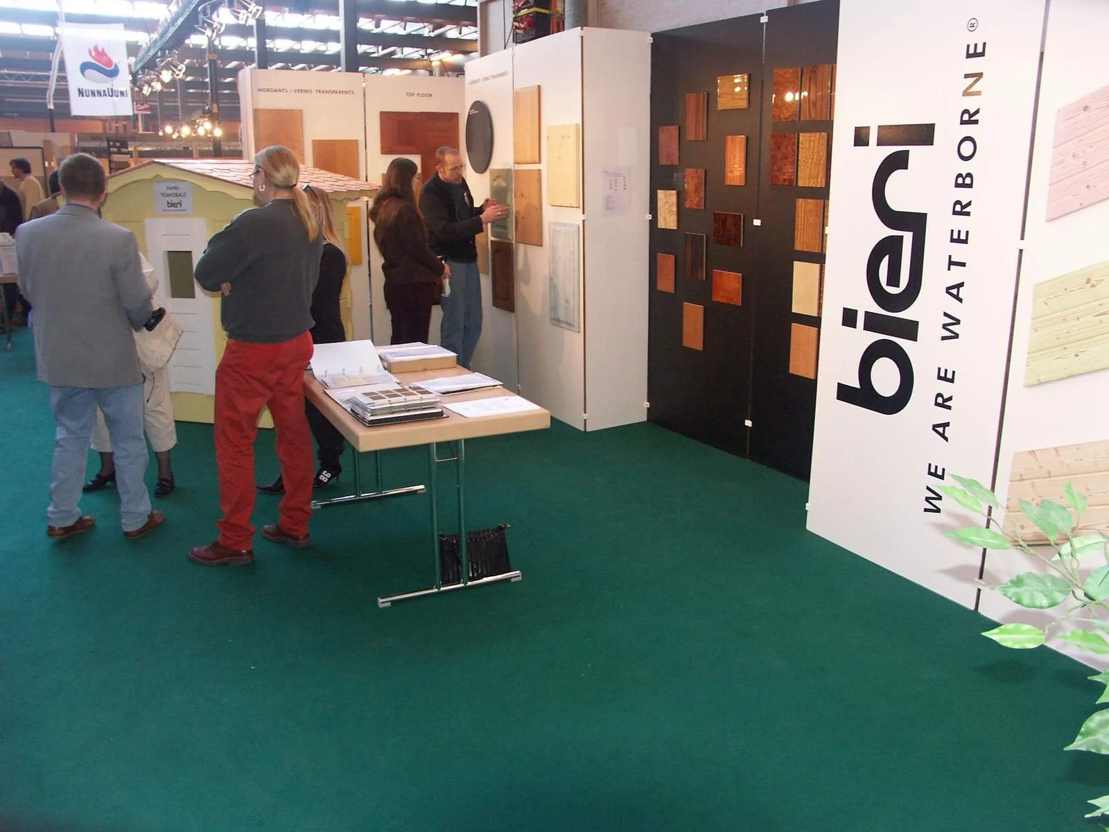 19_stand_des_vernis_et_mordants_bieri.jpg