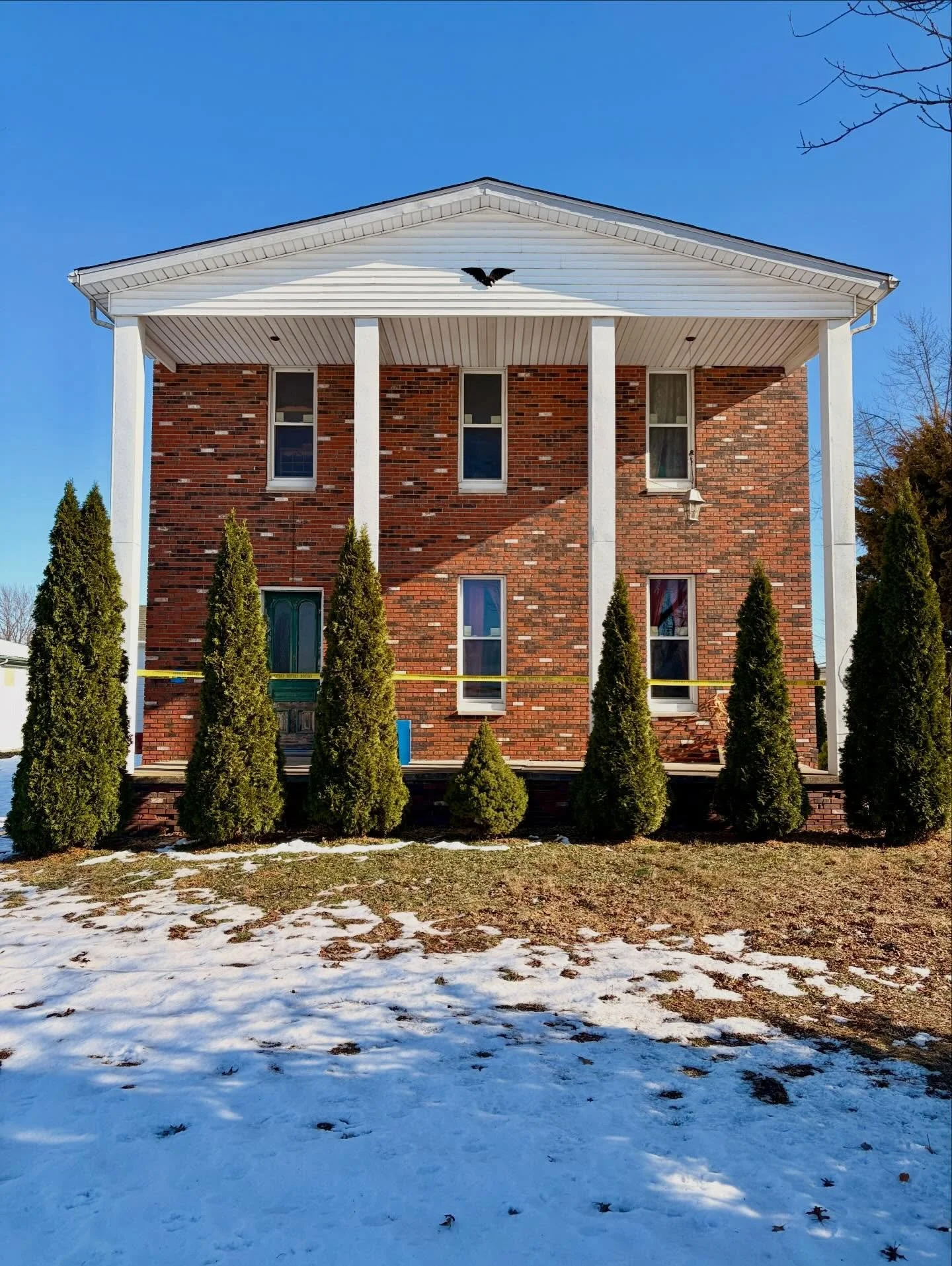 Large packed Illinois Farmhouse + Pole Barn + 2 sheds packed with vintage + antiques 🤍 Estate sale this weekend by MoMo. Link in bio with address and photos @estatesalesnet