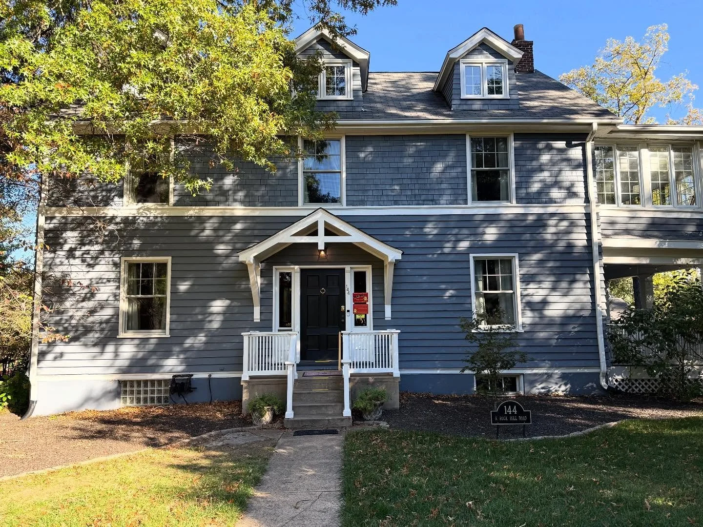 Beautiful Webster home this weekend! Estate sale by MoMo starts 9 am on Saturday! Link with more photos and details in bio 🏷️