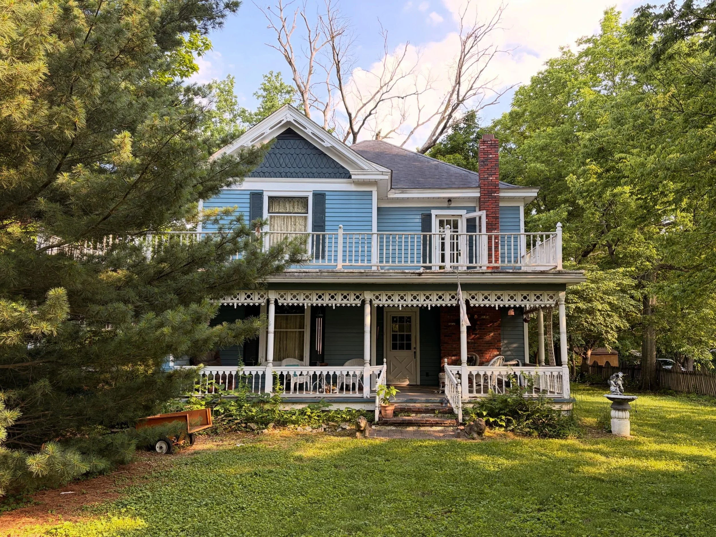 Coming soon 🏡 Full farmhouse estate. Antique lovers, cottage-core girlies, and gear-heads - don&rsquo;t miss this one. Details coming soon 🌷